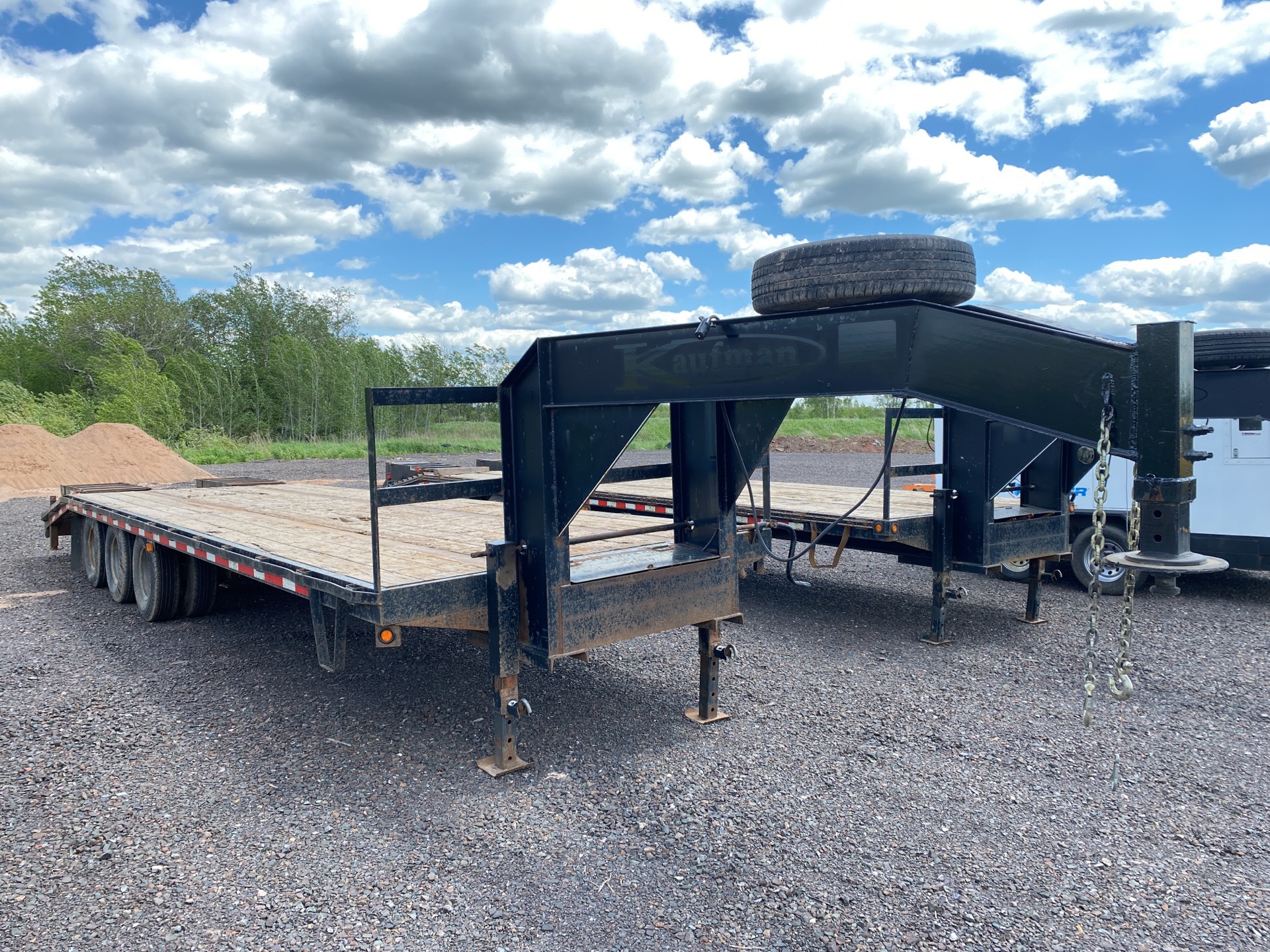 2012 Kaufman 24 ft Tri/A Gooseneck Equipment Trailer