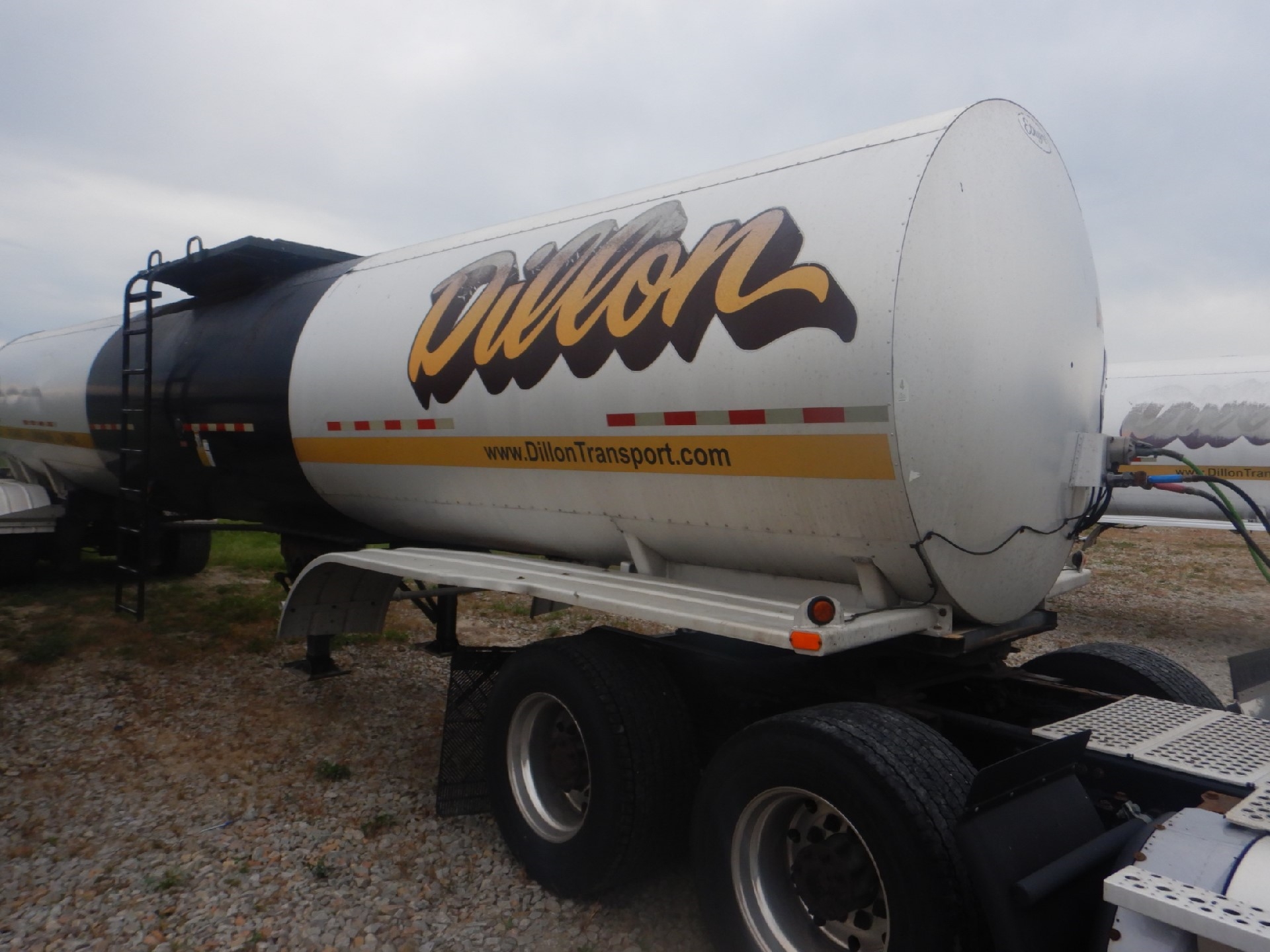 2009 Etnyre T/A 7250 gal Asphalt Tank Trailer