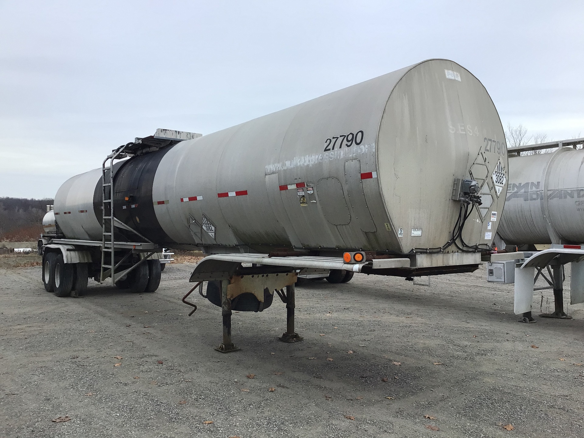 1996 Polar 7500 gal Asphalt Tank Trailer
