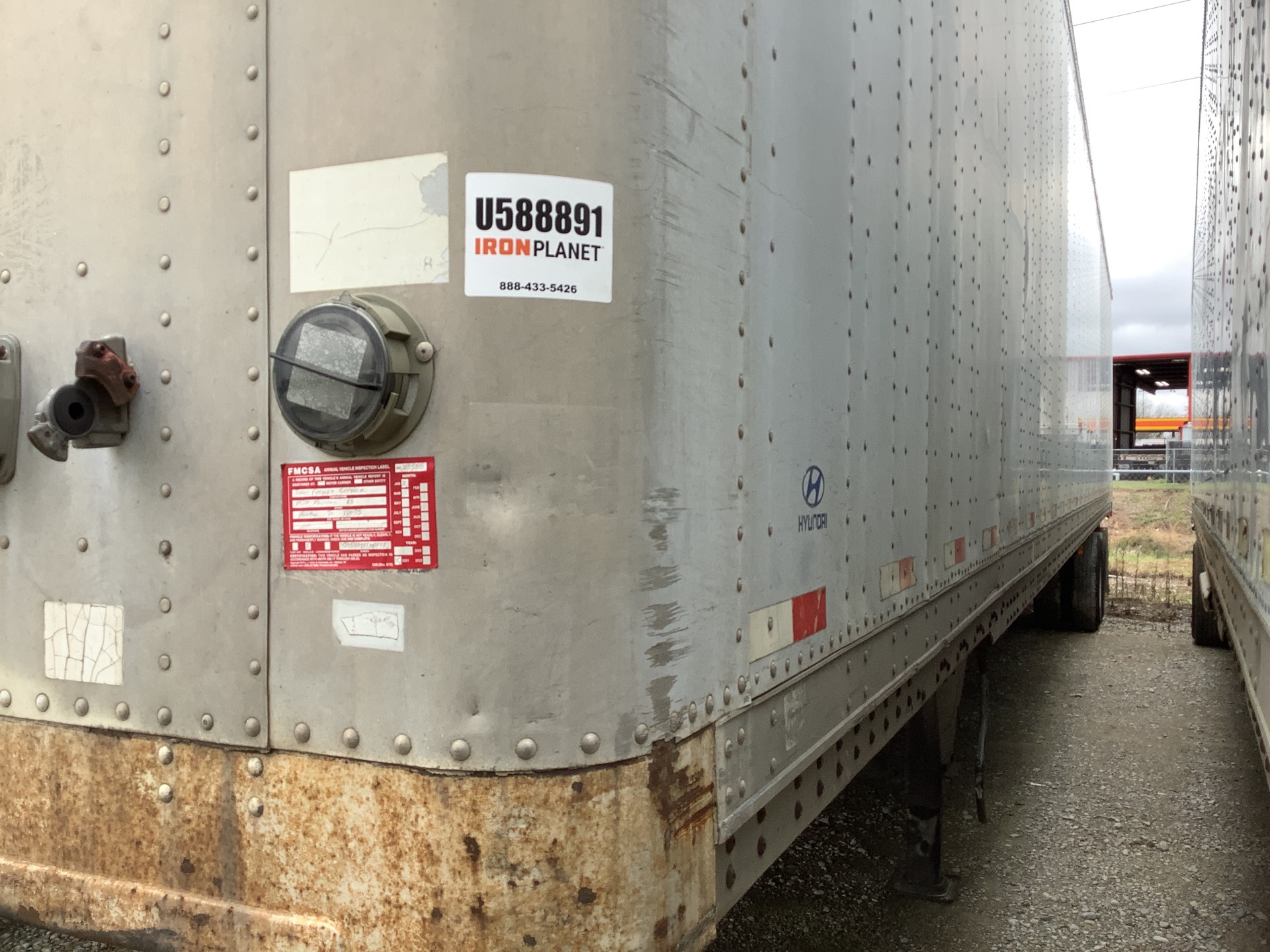 2001 Hyundai 53 ft T/A Van Trailer