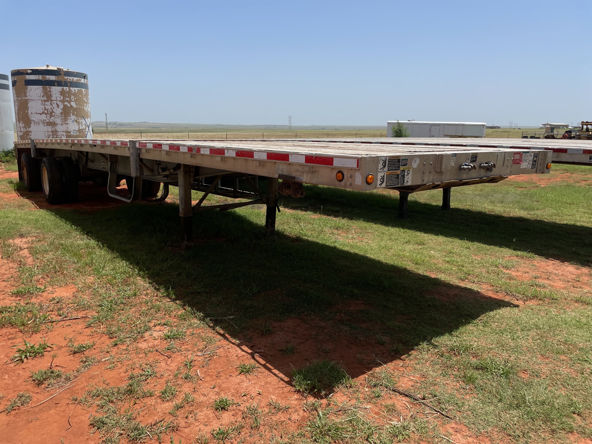 2005 Wilson CF-900 Spread Axle Flatbed Trailer