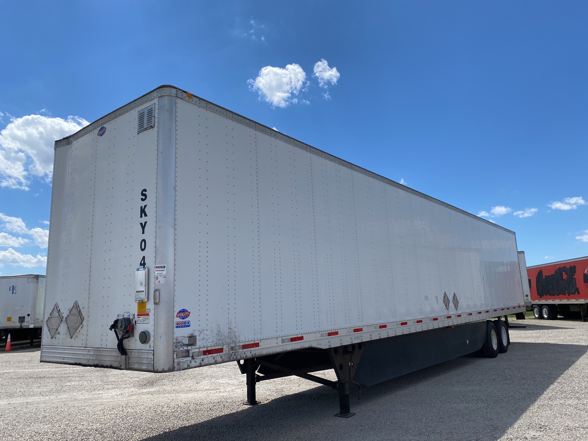 2015 Utility VS2DX T/A Van Trailer