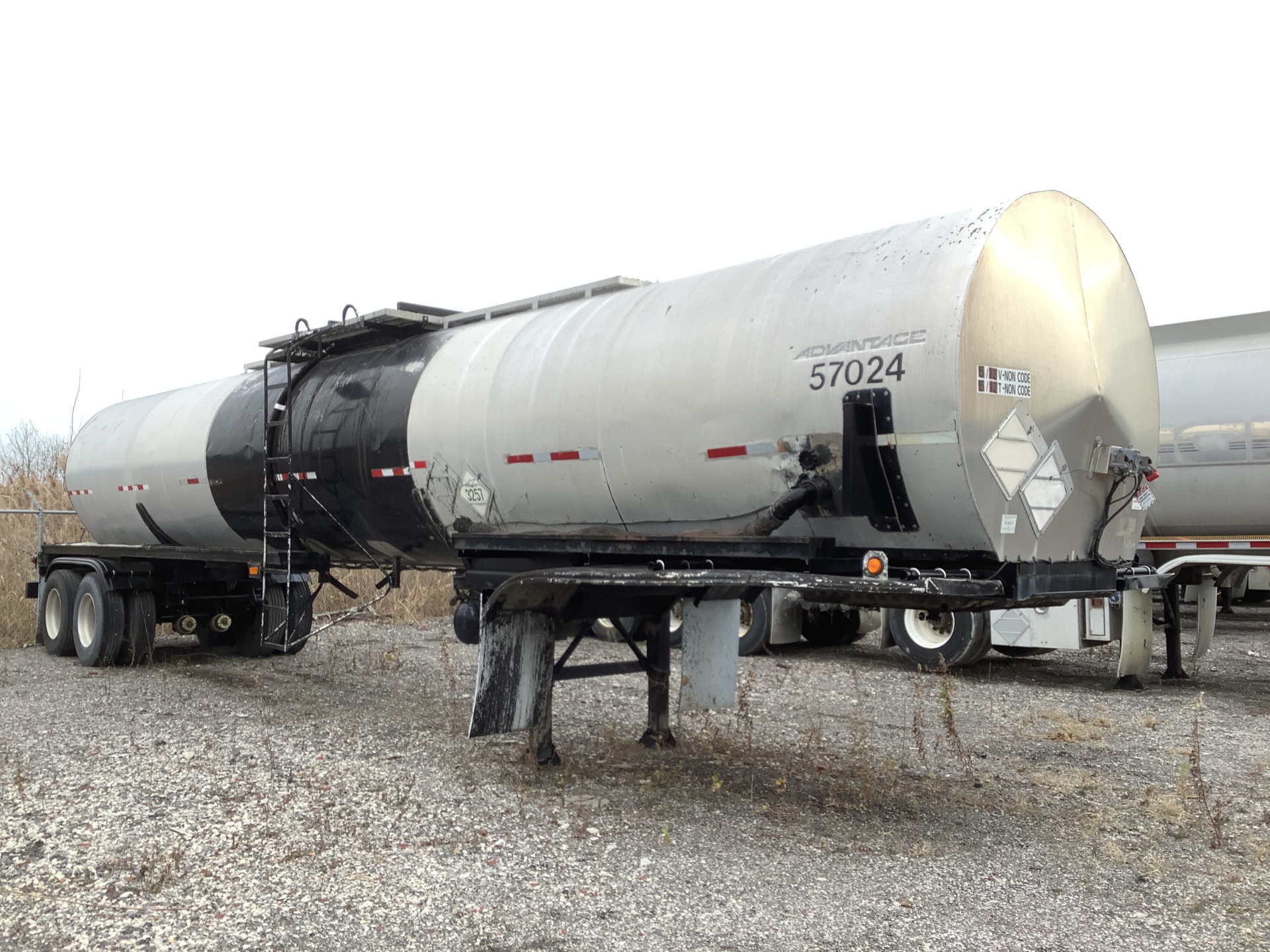 1996 International T/A Tanker Trailer