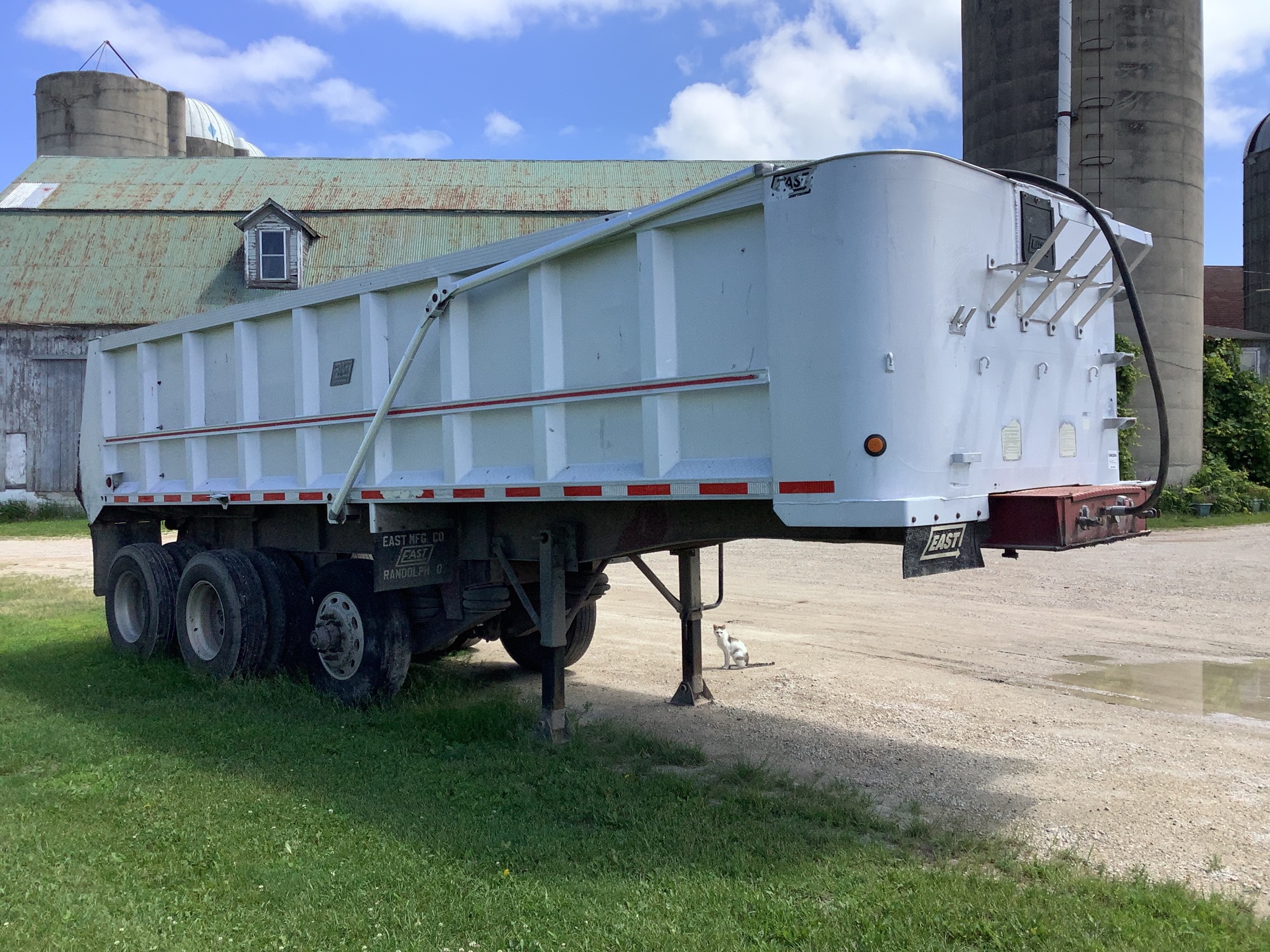 1994 East Manufacturing  27 ft Tri/A End Dump Trailer