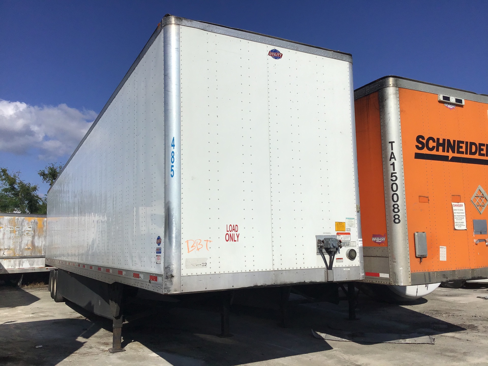 2020 Utility VS2DX 53 ft T/A Van Trailer