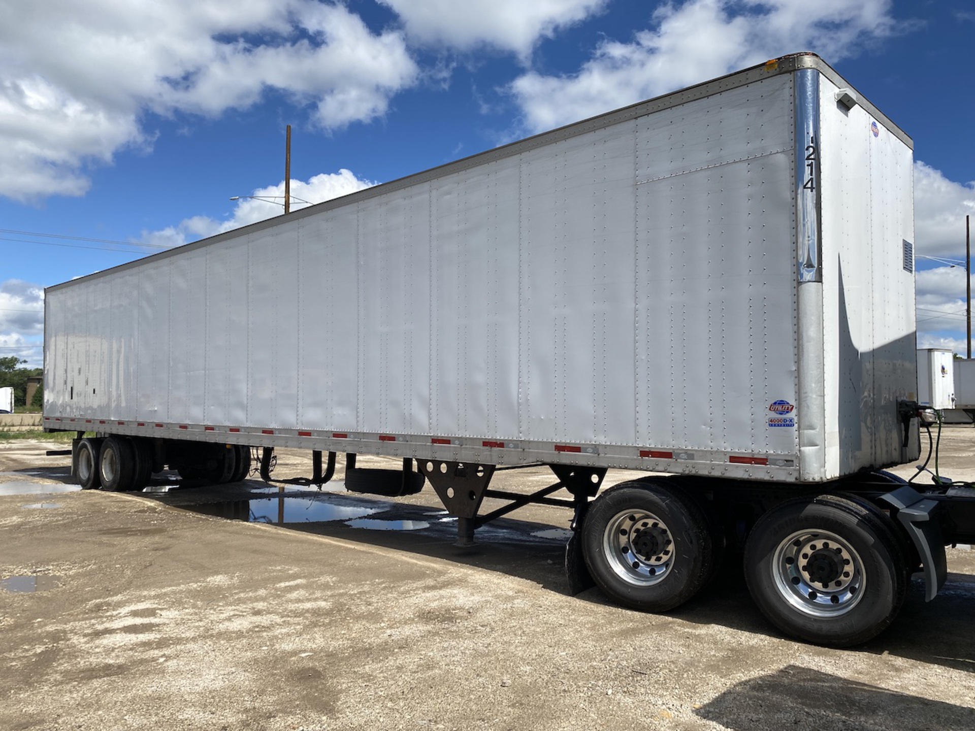 2015 Utility VS2DX 53 ft T/A Van Trailer