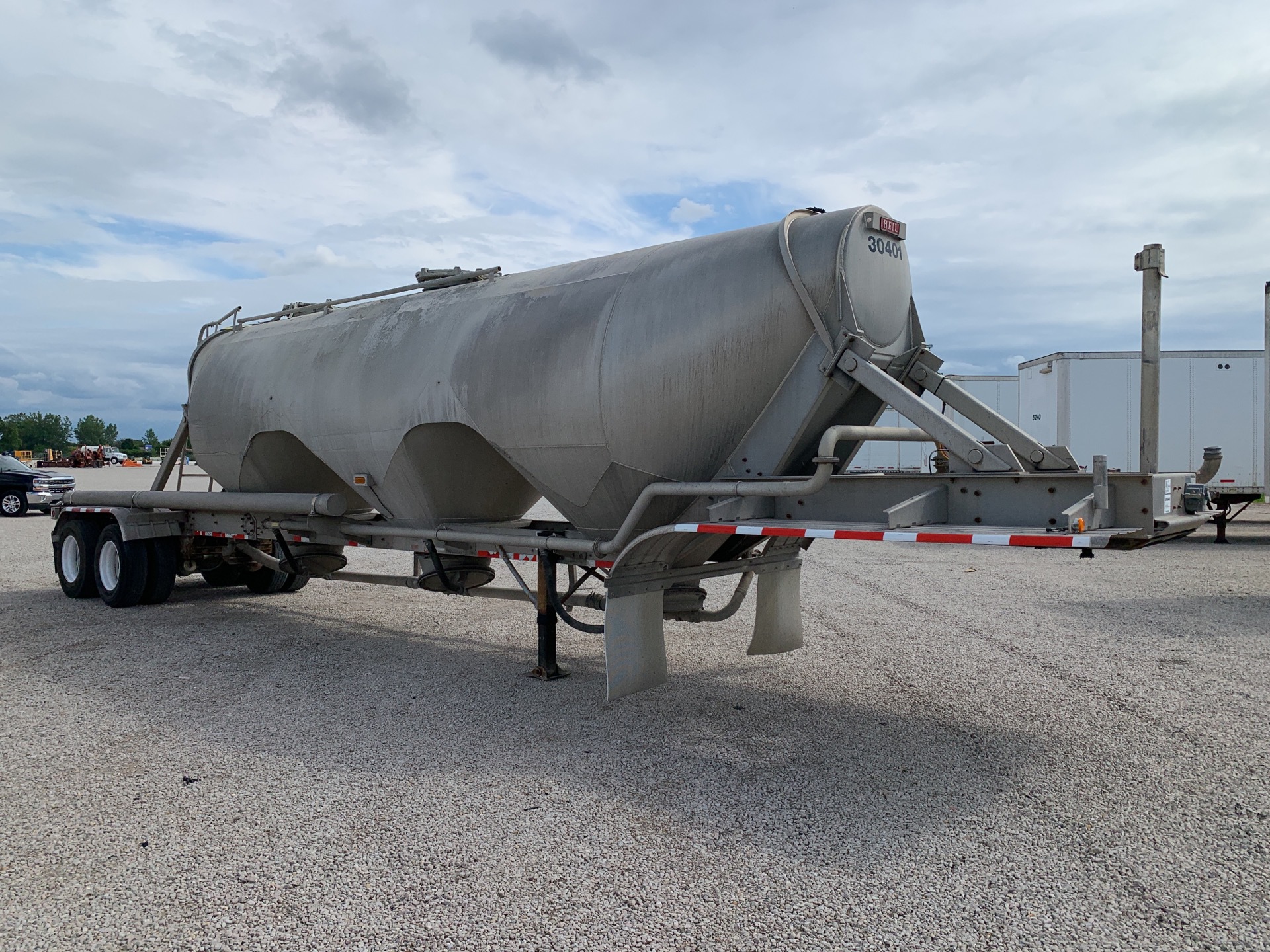 2004 Heil T/A Pneumatic Bulk Trailer