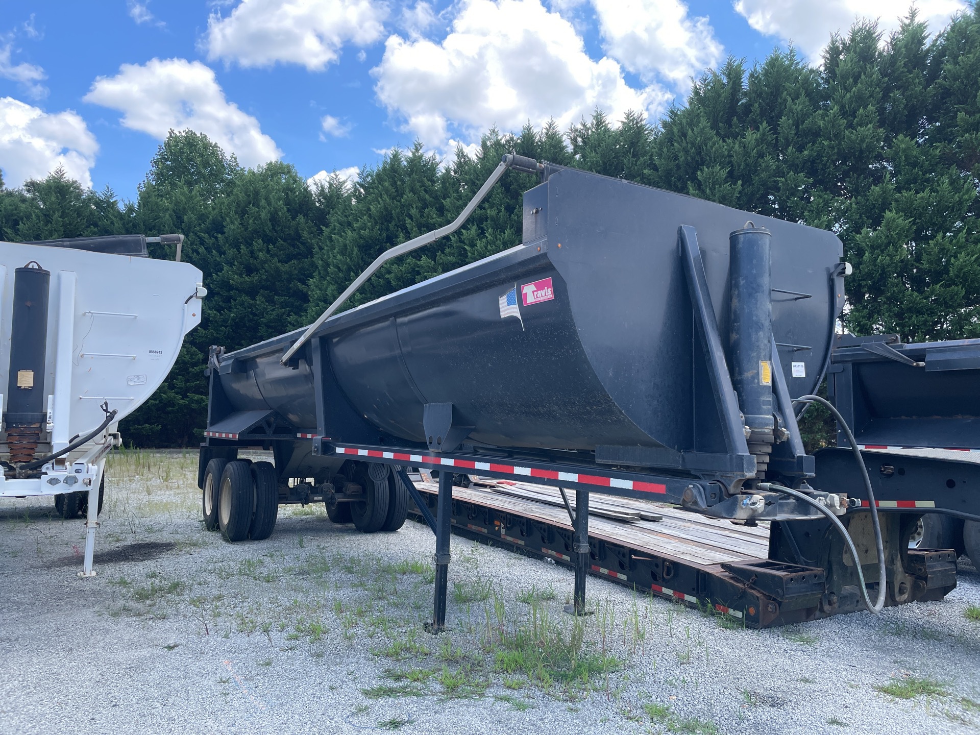 2020 Travis  T/A 32 ft End Dump Trailer