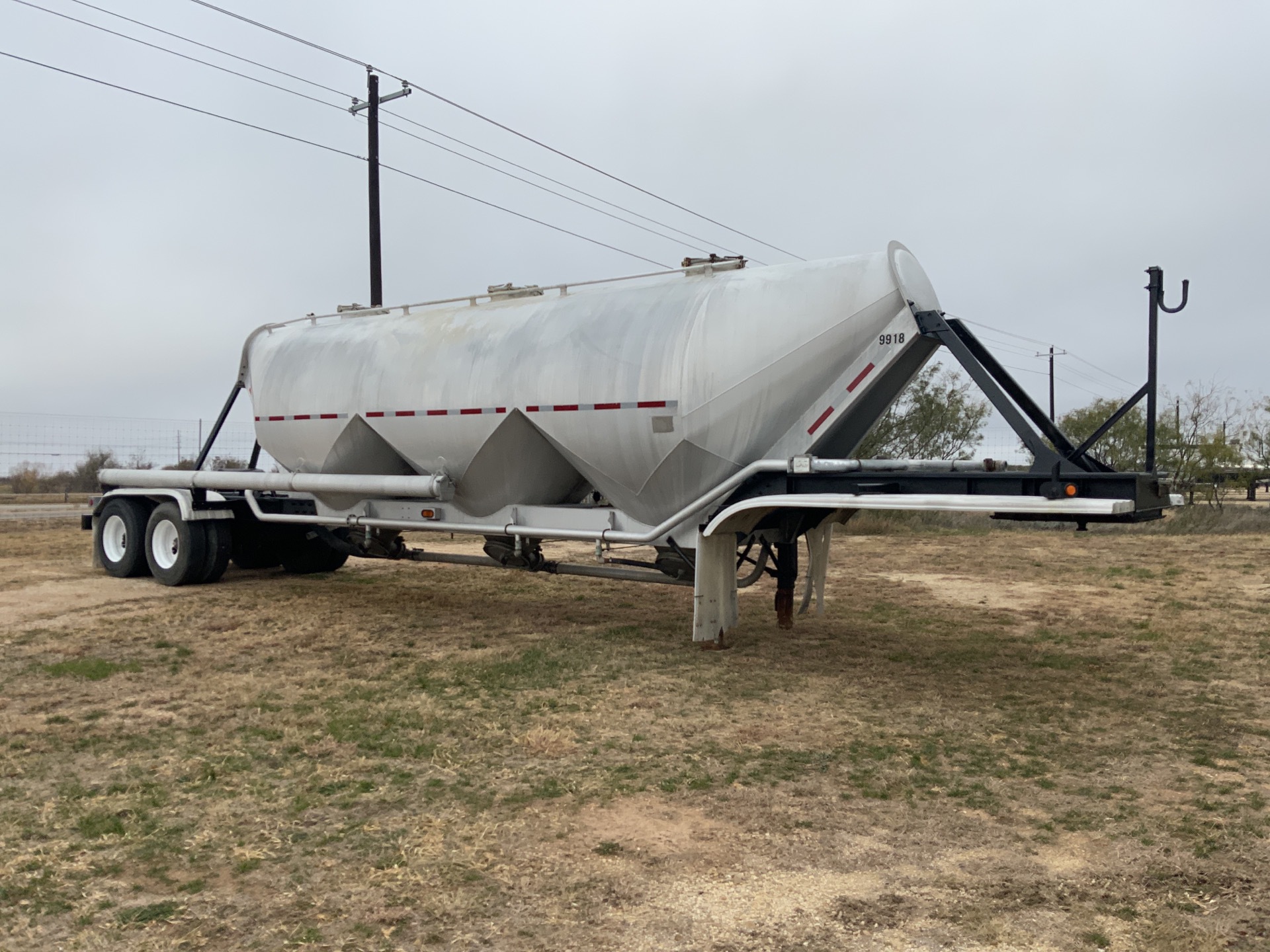 1999 LBT T/A Pneumatic Bulk Trailer