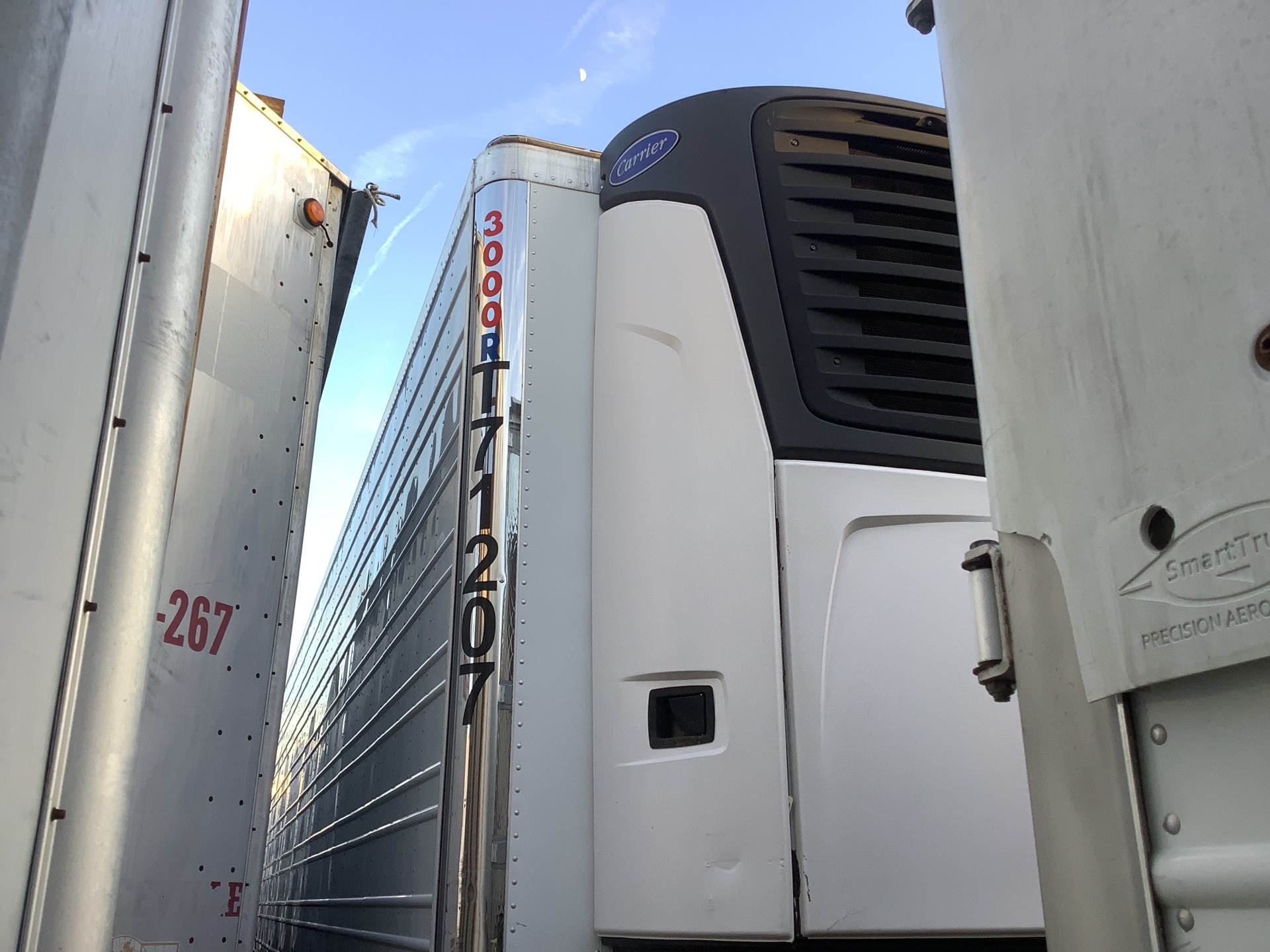 2017 Utility 52 ft 4 in x 102 in T/A Refrigerated Trailer