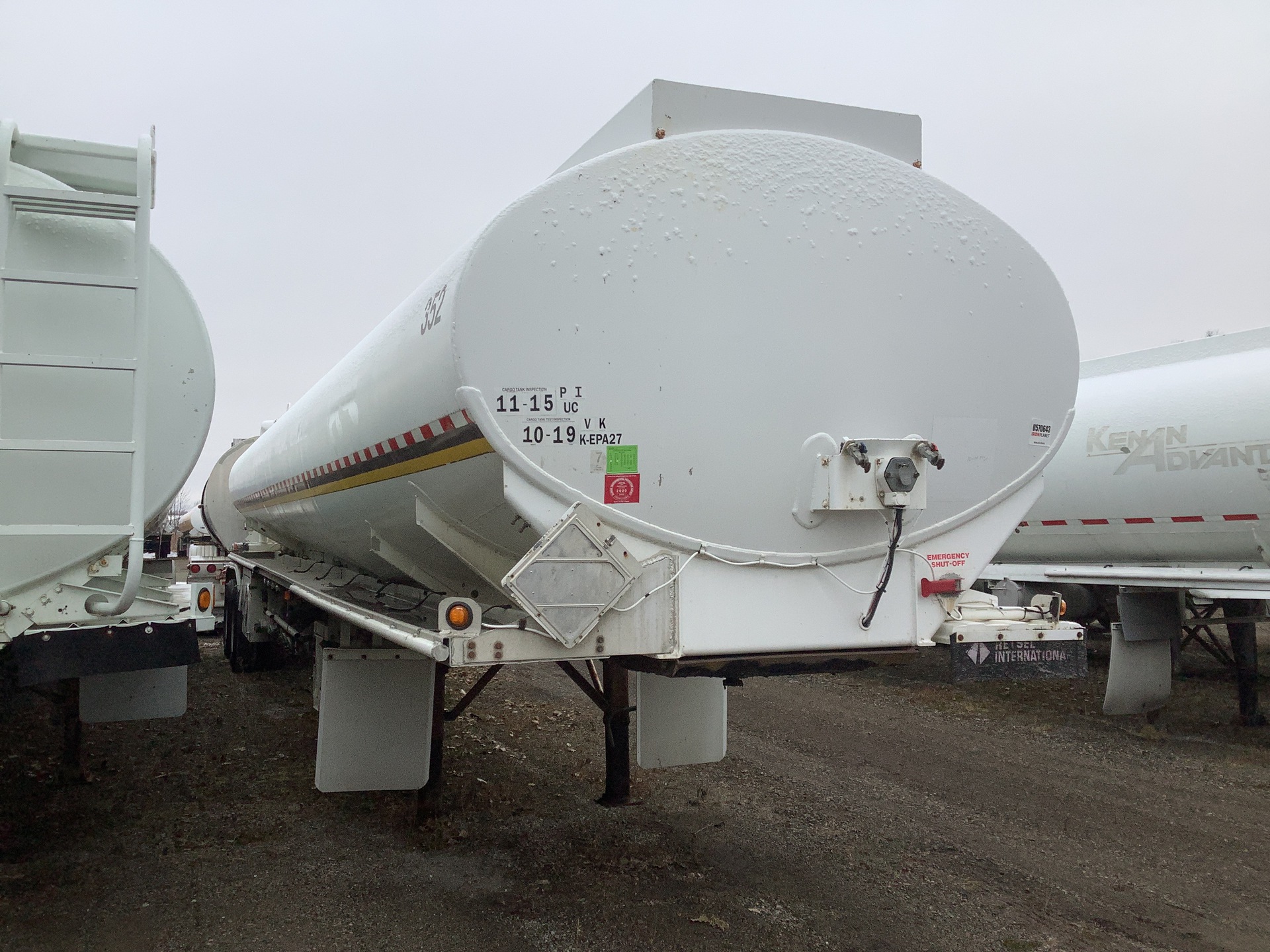 1992 Fruehauf 9300 gal T/A Tanker Trailer