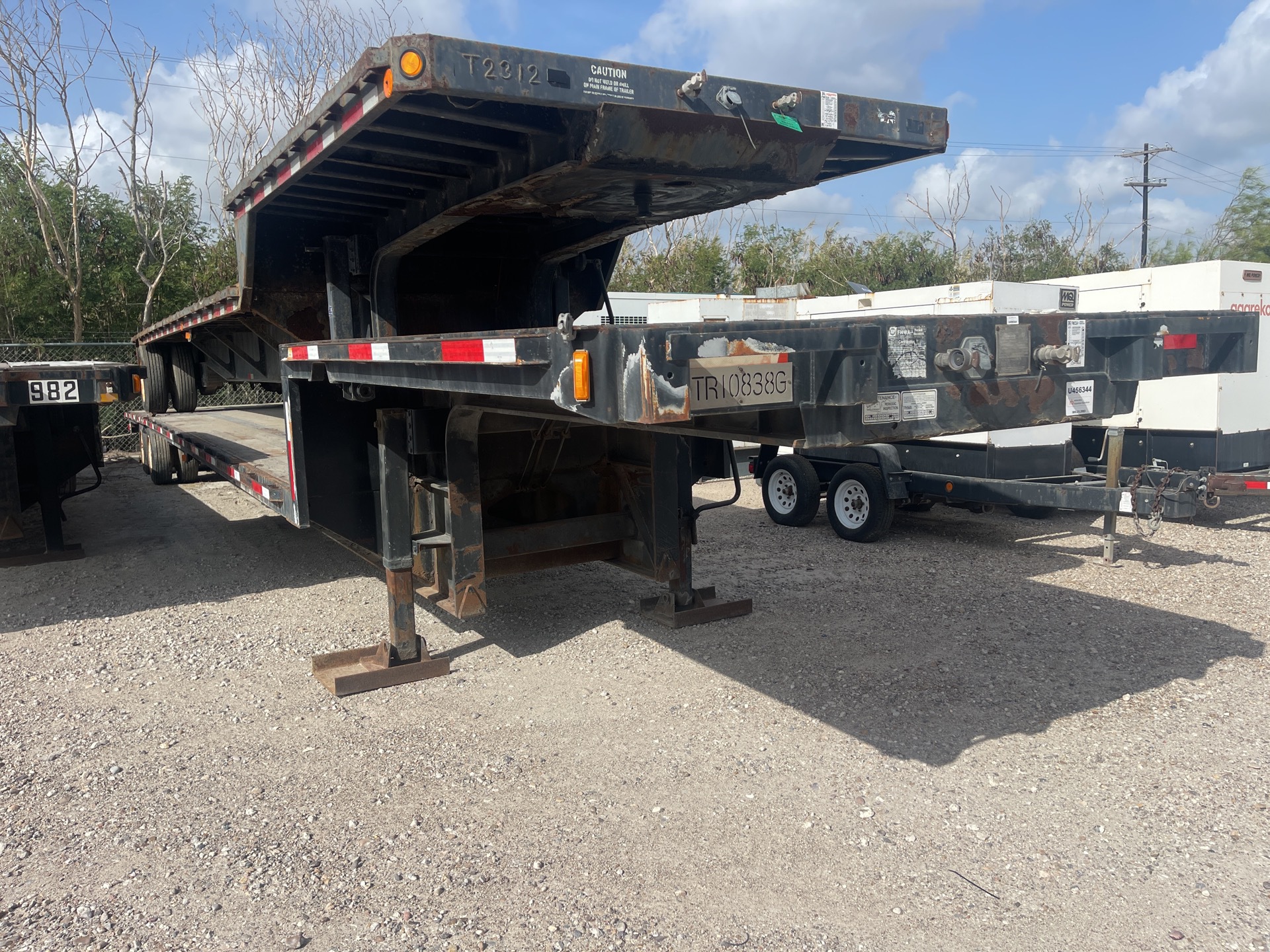 2000 Fontaine DFT57048AW 48 ft T/A Step Deck Trailer