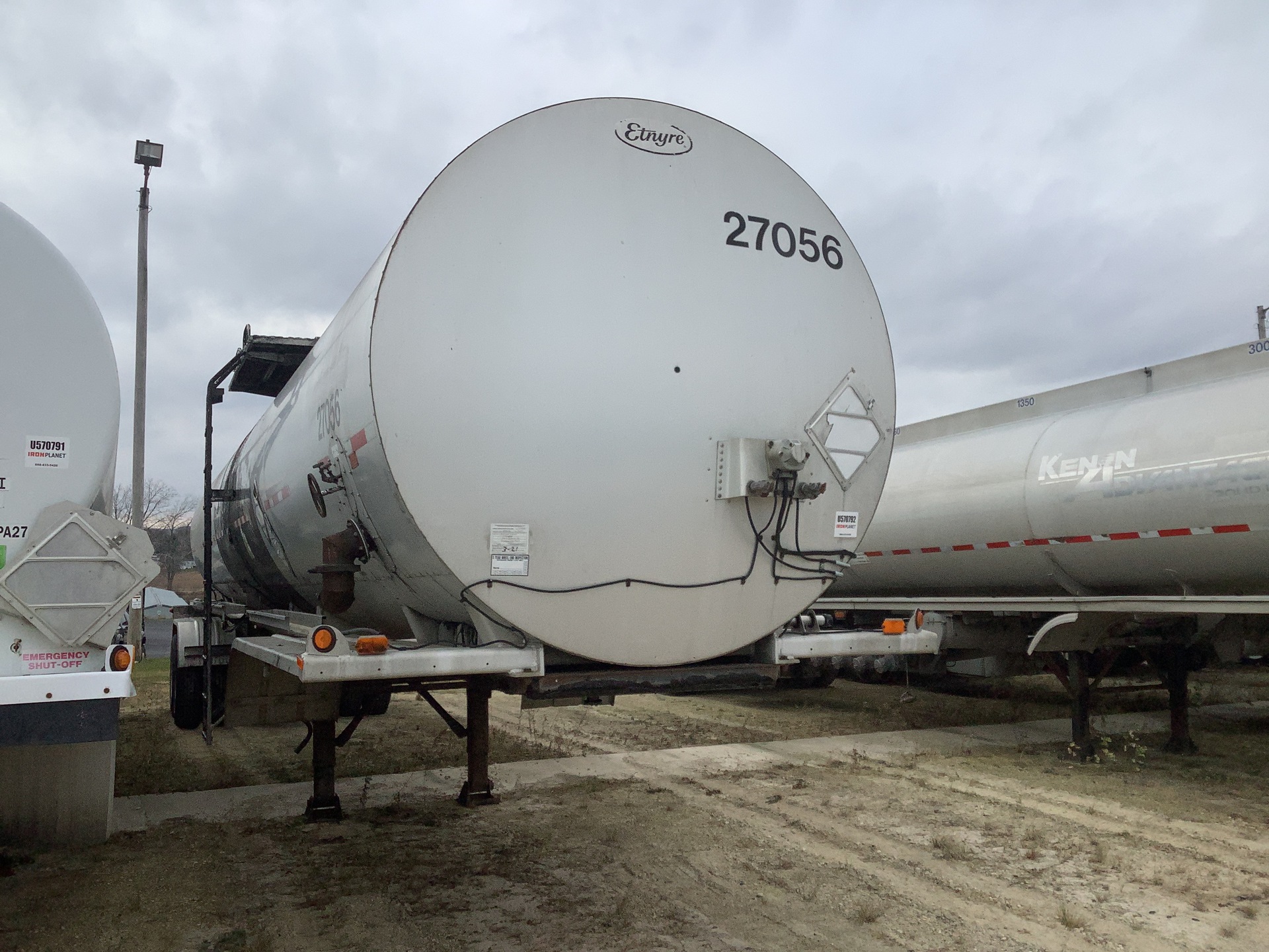 1999 Etnyre 7250 gal T/A Tanker Trailer