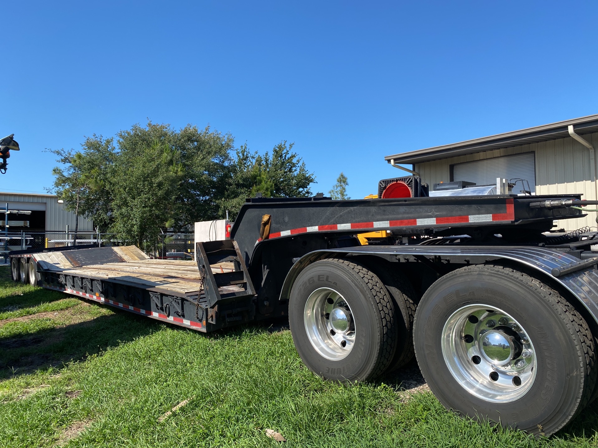 1999 Etnyre RTN50TD3-T1 24 ft Tri/A Beam Removable Gooseneck Lowboy Trailer