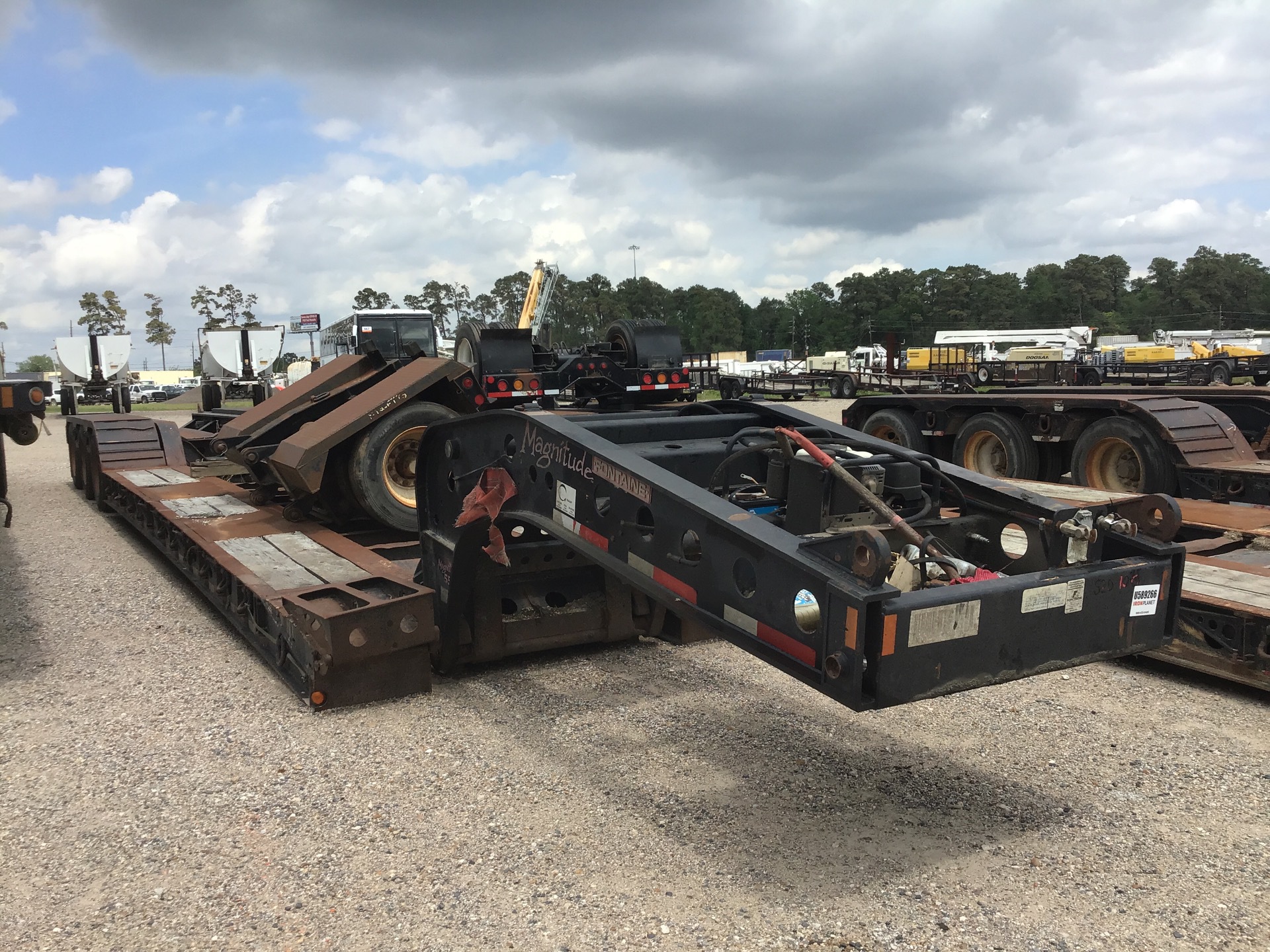 2014 Fontaine 25 ft 5 in Tri/A Removable Gooseneck 55 Ton Lowboy Trailer