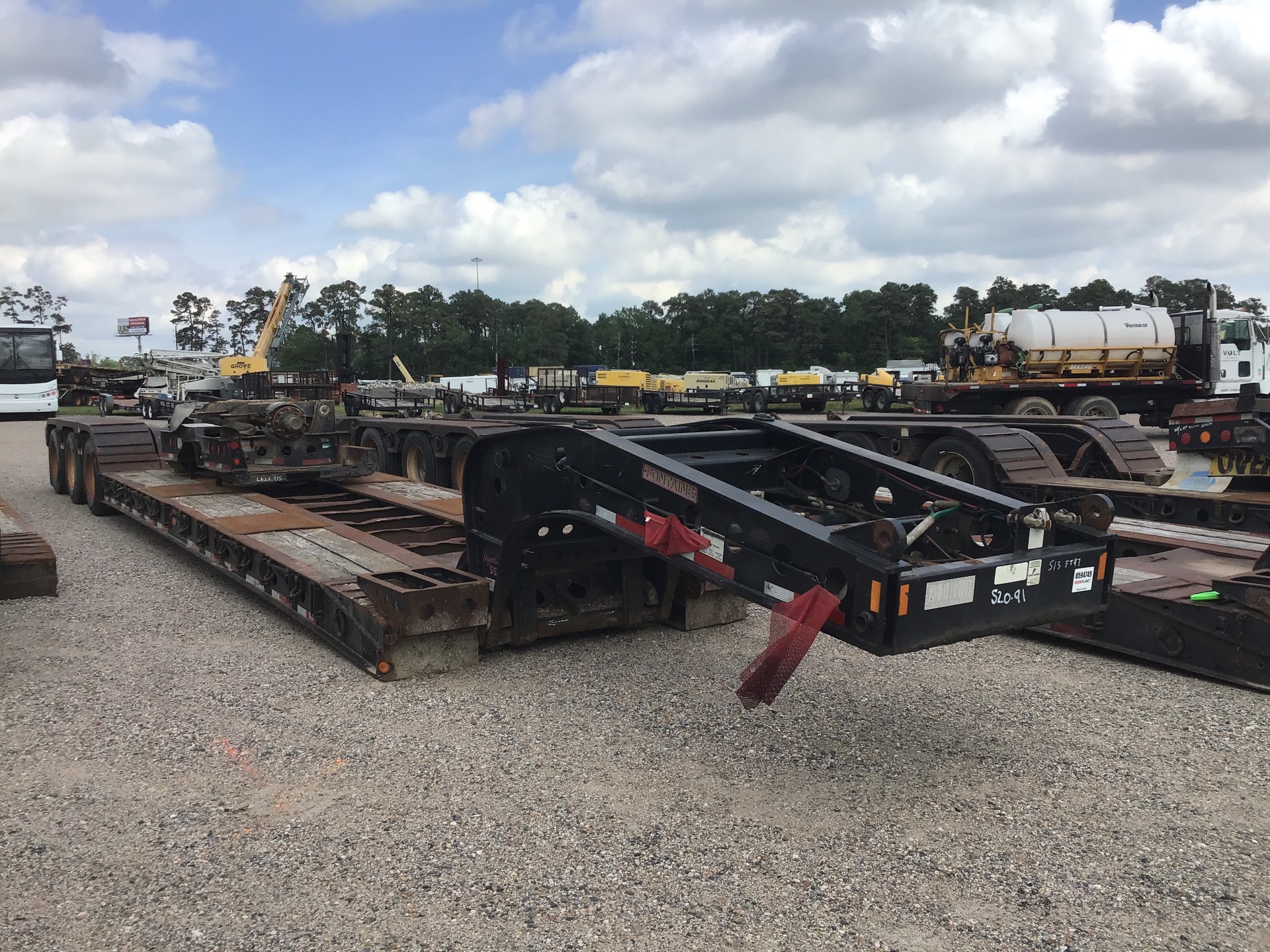 2013 Fontaine Tri/A Removable Gooseneck Lowboy Trailer