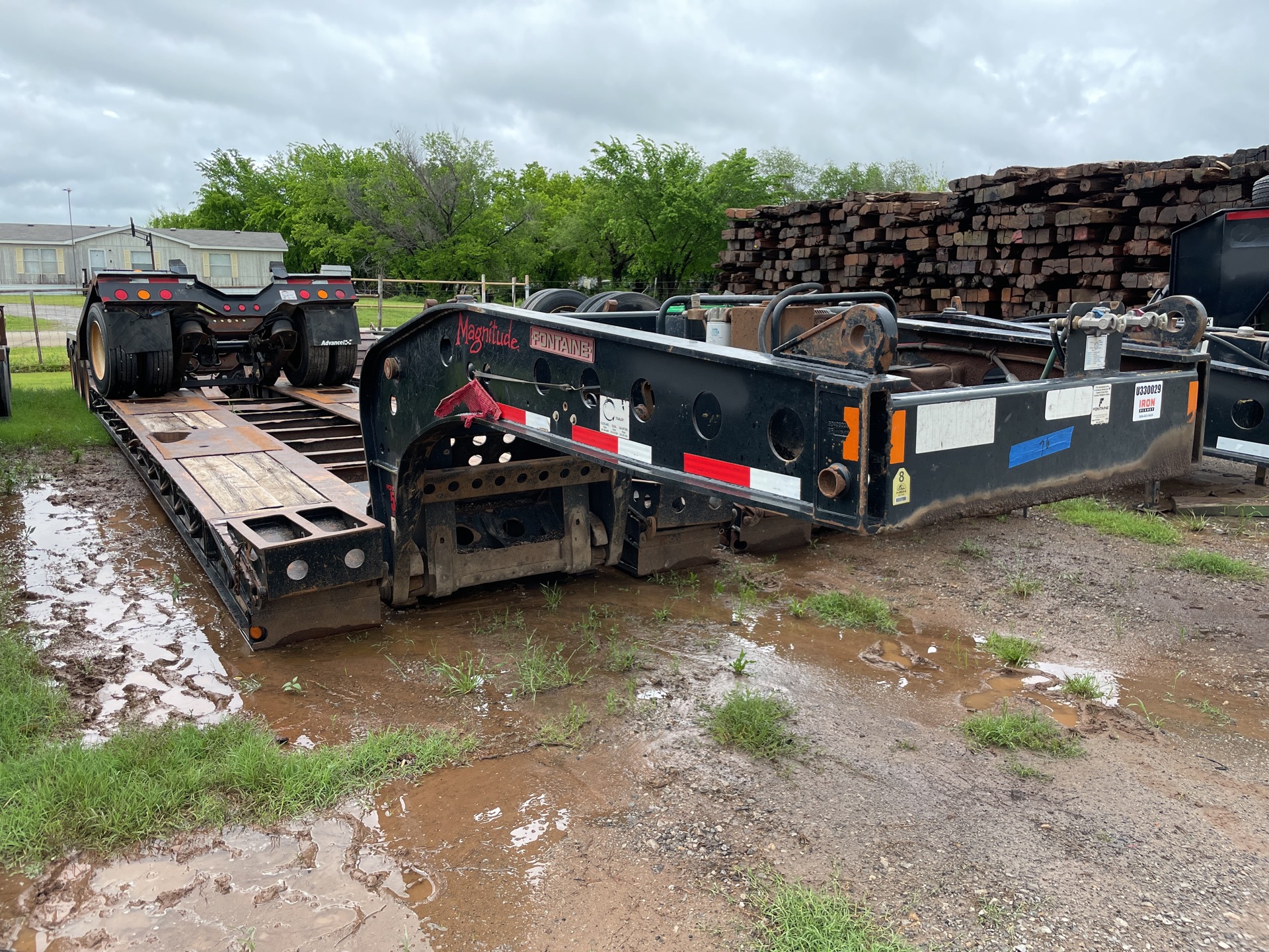 2014 Fontaine 26 ft Tri/A Removable Gooseneck 55 Ton Lowboy Trailer