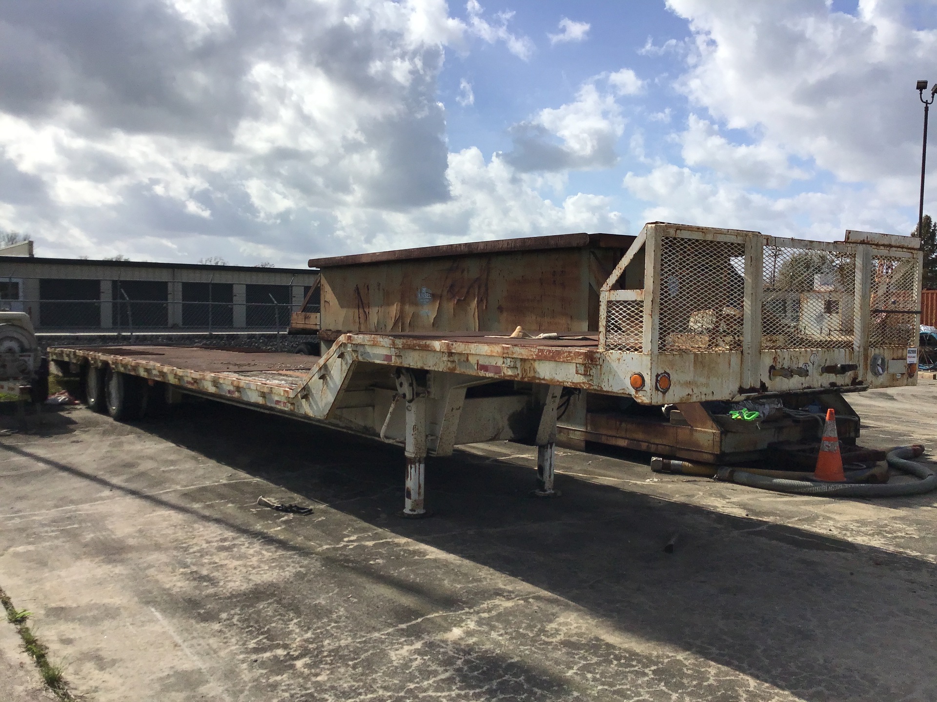 1995 Ledwell Trailer T/A Flatbed Trailer