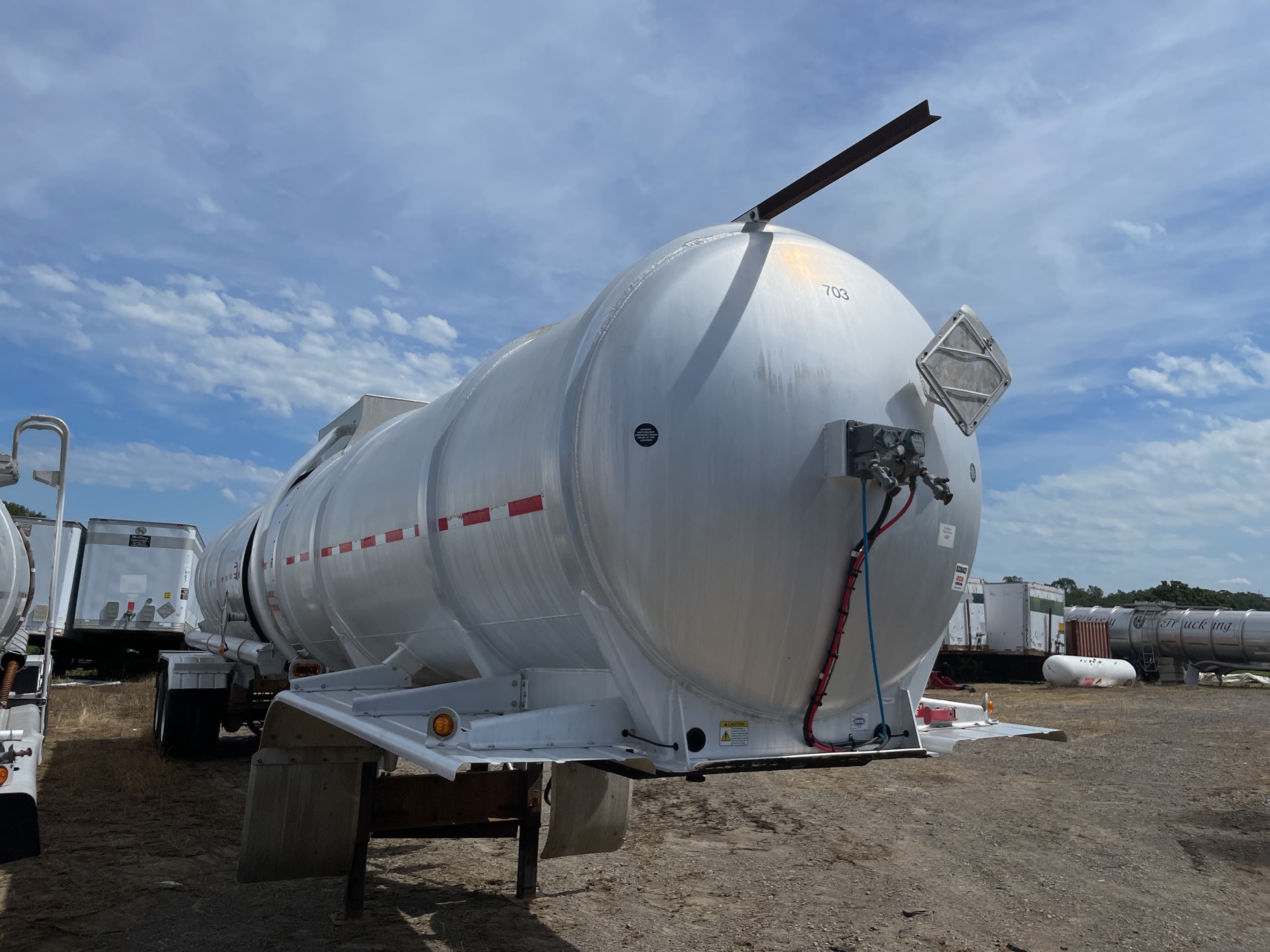 2011 Heil 8400 gal T/A Tanker Trailer
