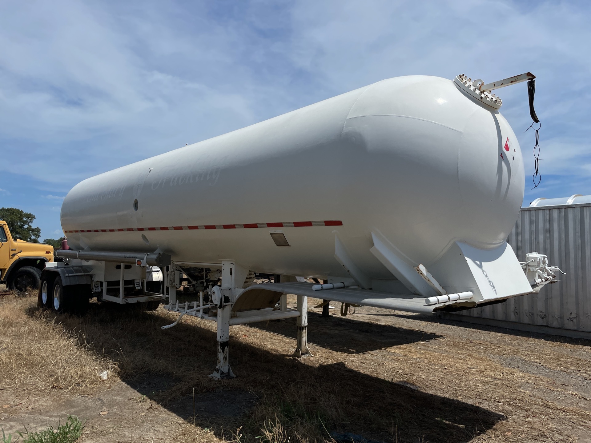 1970 Mississippi 10500 gal T/A Propane Tanker Trailer