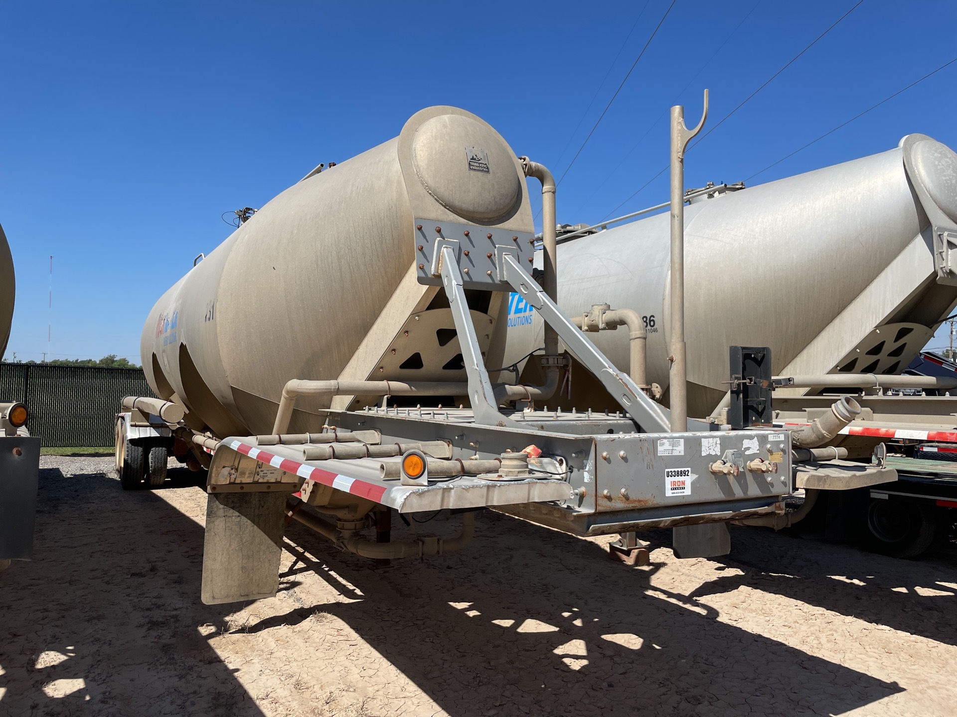 2007 Trail King 1000 cft Pneumatic Bulk Trailer