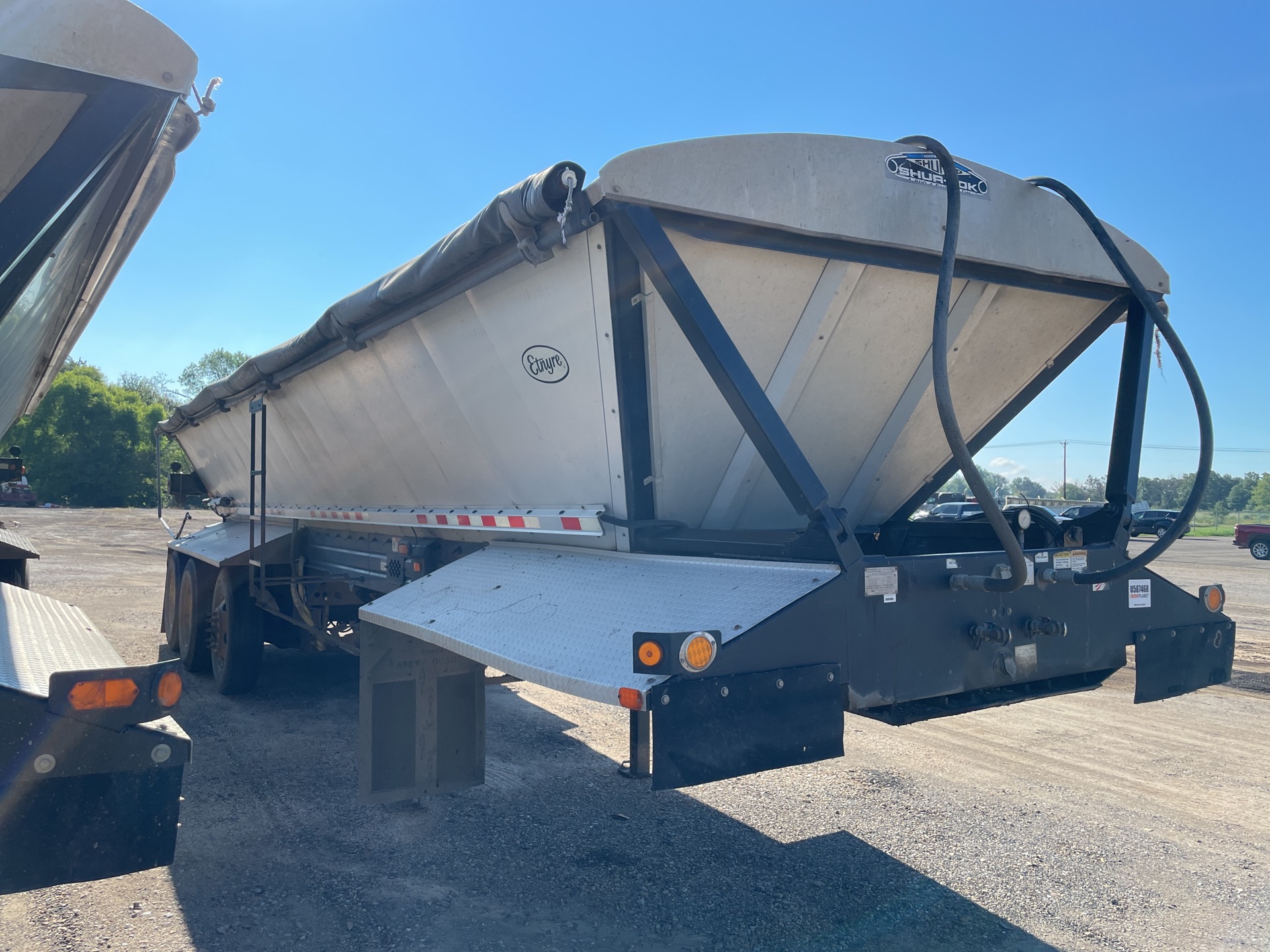 2016 Entyre T/A Live Bottom Trailer