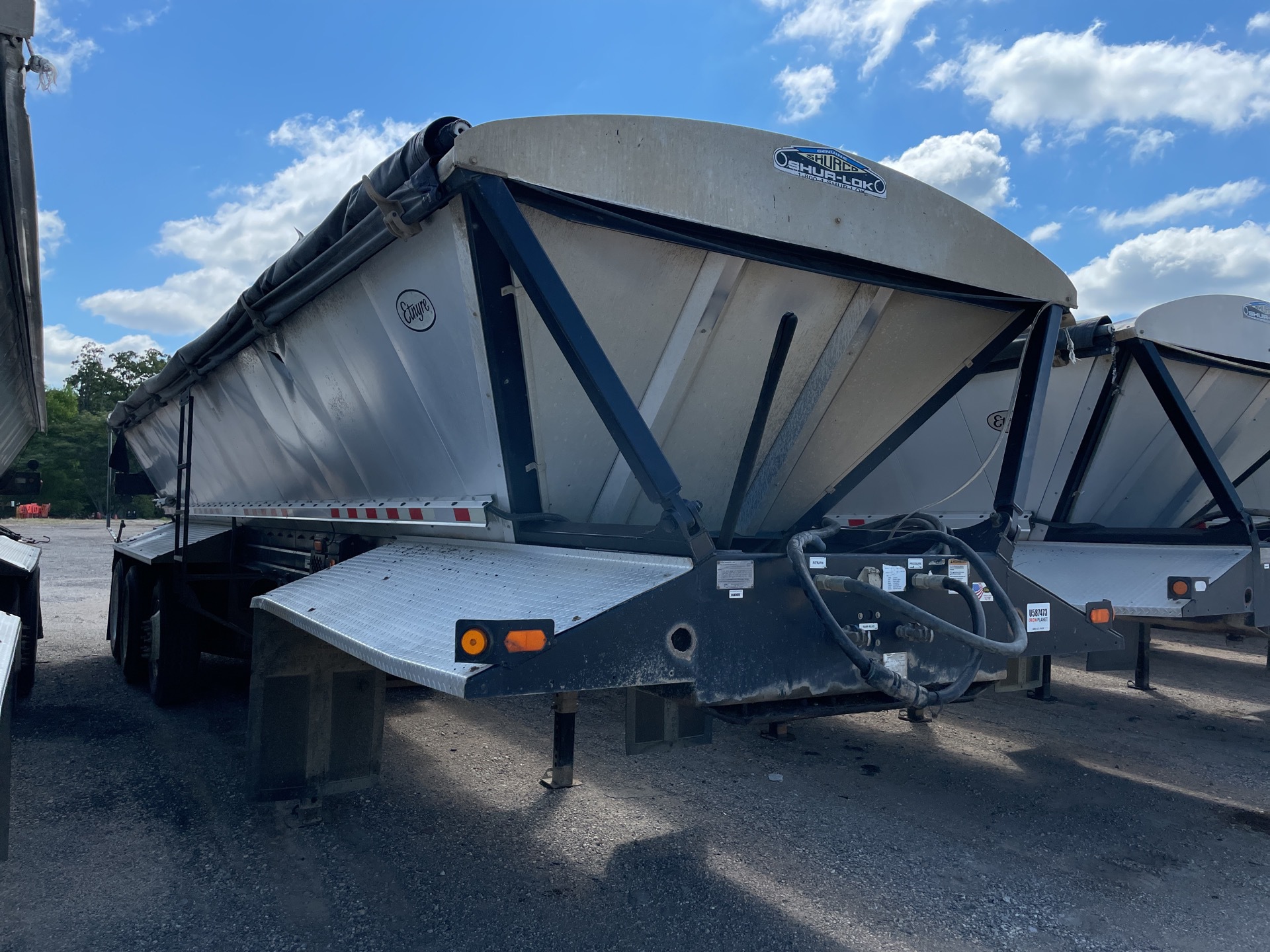 2016 Entyre Tri/A Live Bottom Trailer
