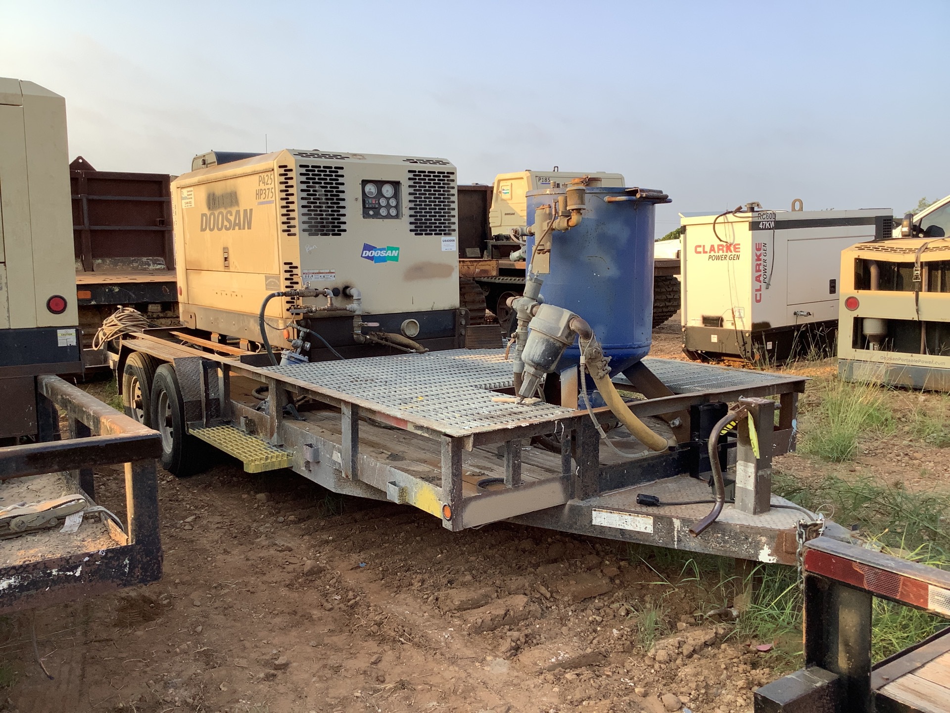 2014 Doosan P425/HP375 Mobile on 2006 American Utility Trailer Air Compressor