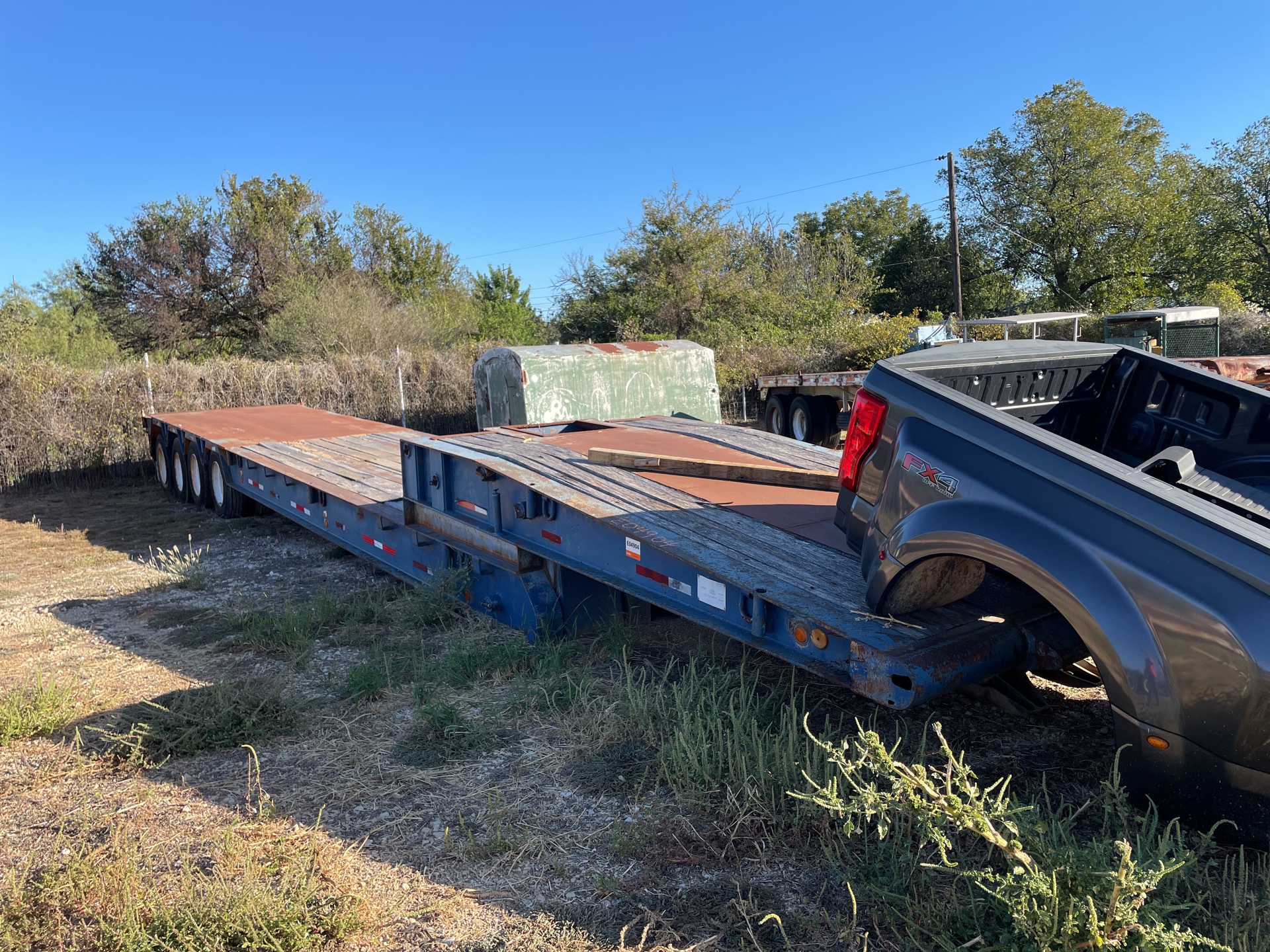 1982 Atoka 40FGO 36 ft Quad/A Folding Neck Folding Neck Trailer