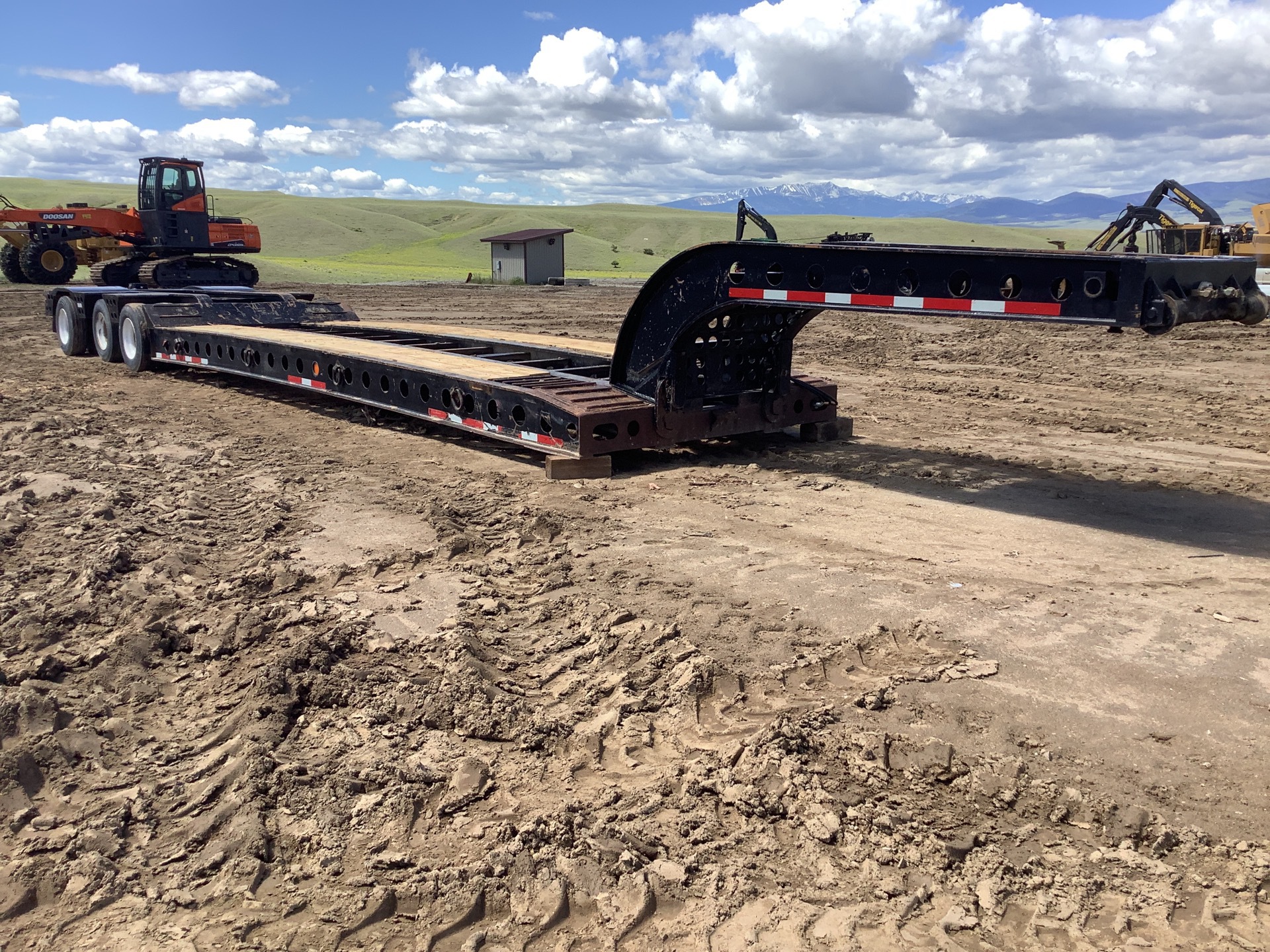 1979 24 ft Tri/A Removable Gooseneck Lowboy Trailer