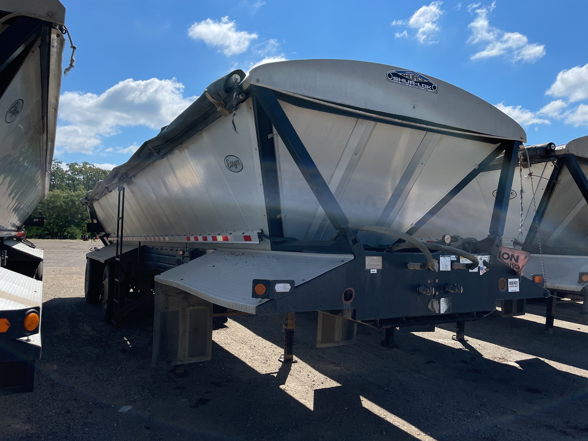 2016 Entyre T/A Live Bottom Trailer