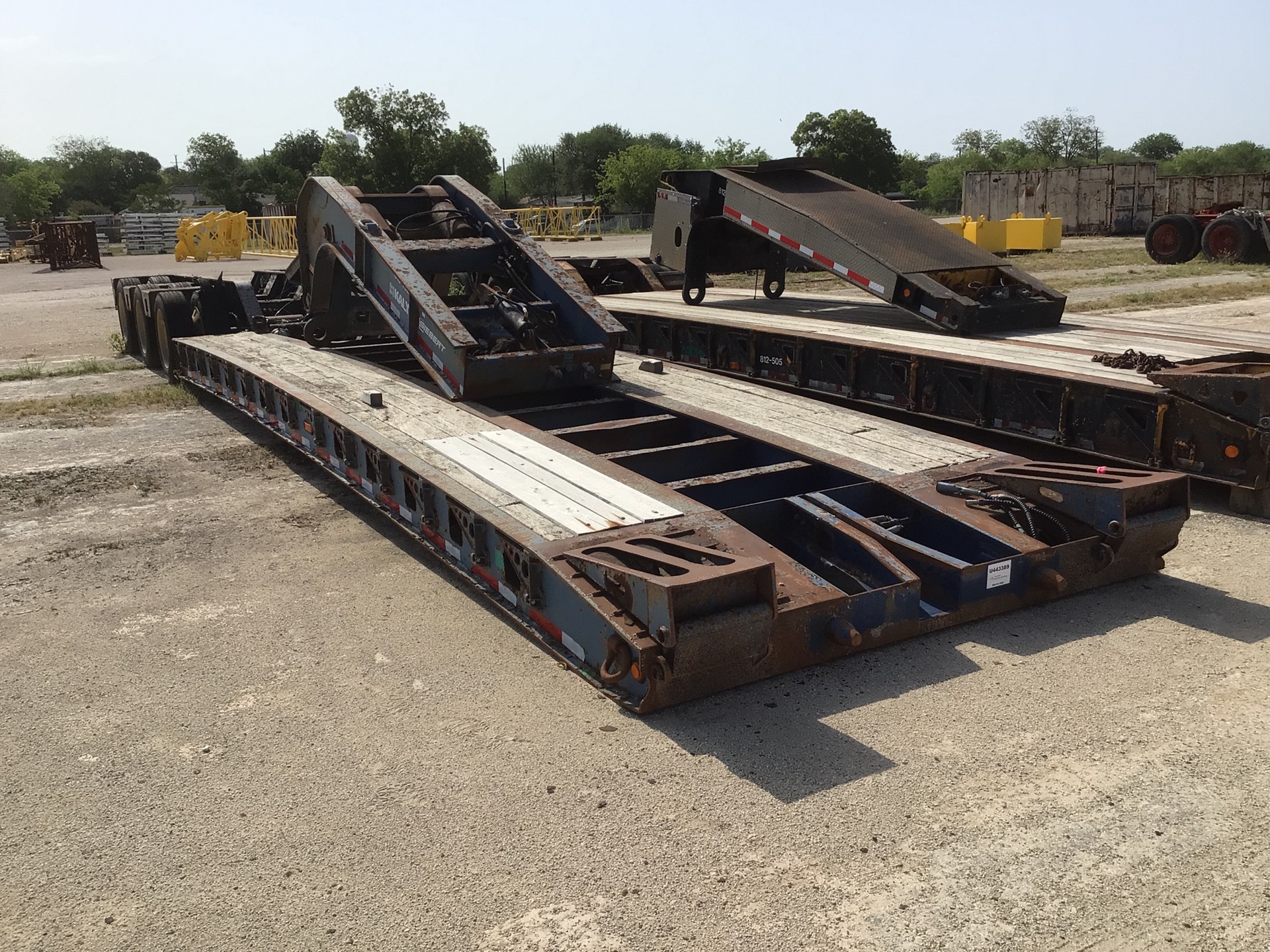 2006 Kalyn Siebert KSHRG-3-53T 25 ft Tri/A Removable Gooseneck Lowboy Trailer