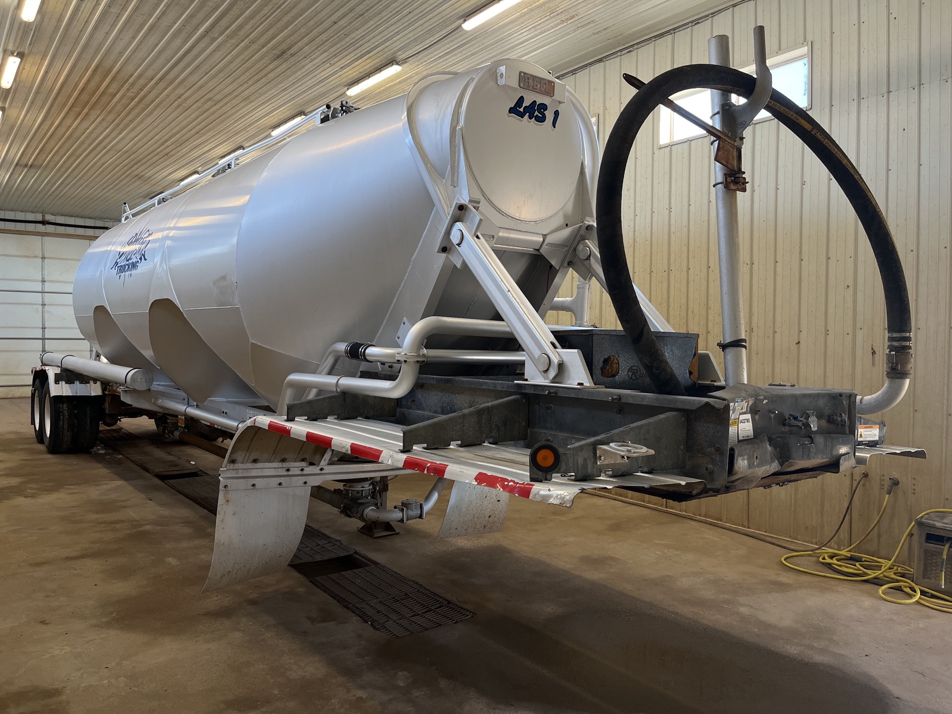 2012 Heil 1040 cft T/A Pneumatic Bulk Trailer
