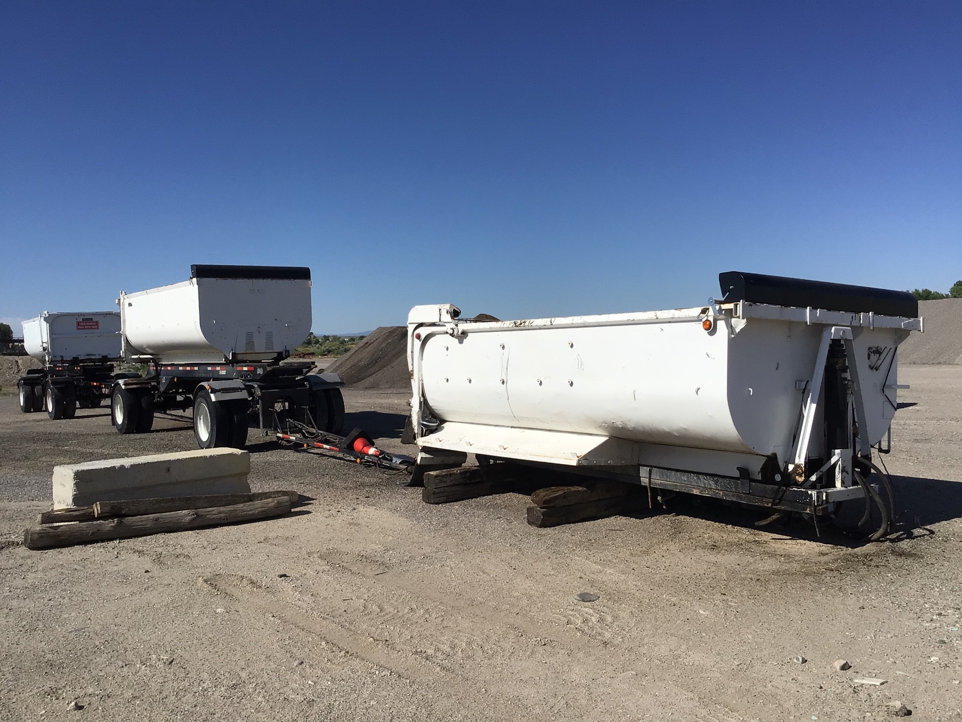 Quantity of (3) 2-1999 Reliance T/A Pups, 1- Truck Body 10 CY Transfer Trailer