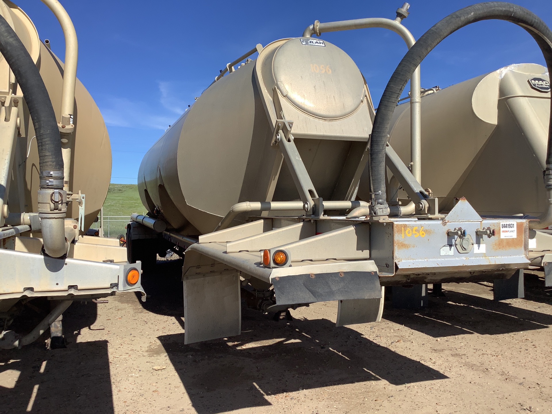 2012 Polar 1000 cft T/A Pneumatic Bulk Trailer