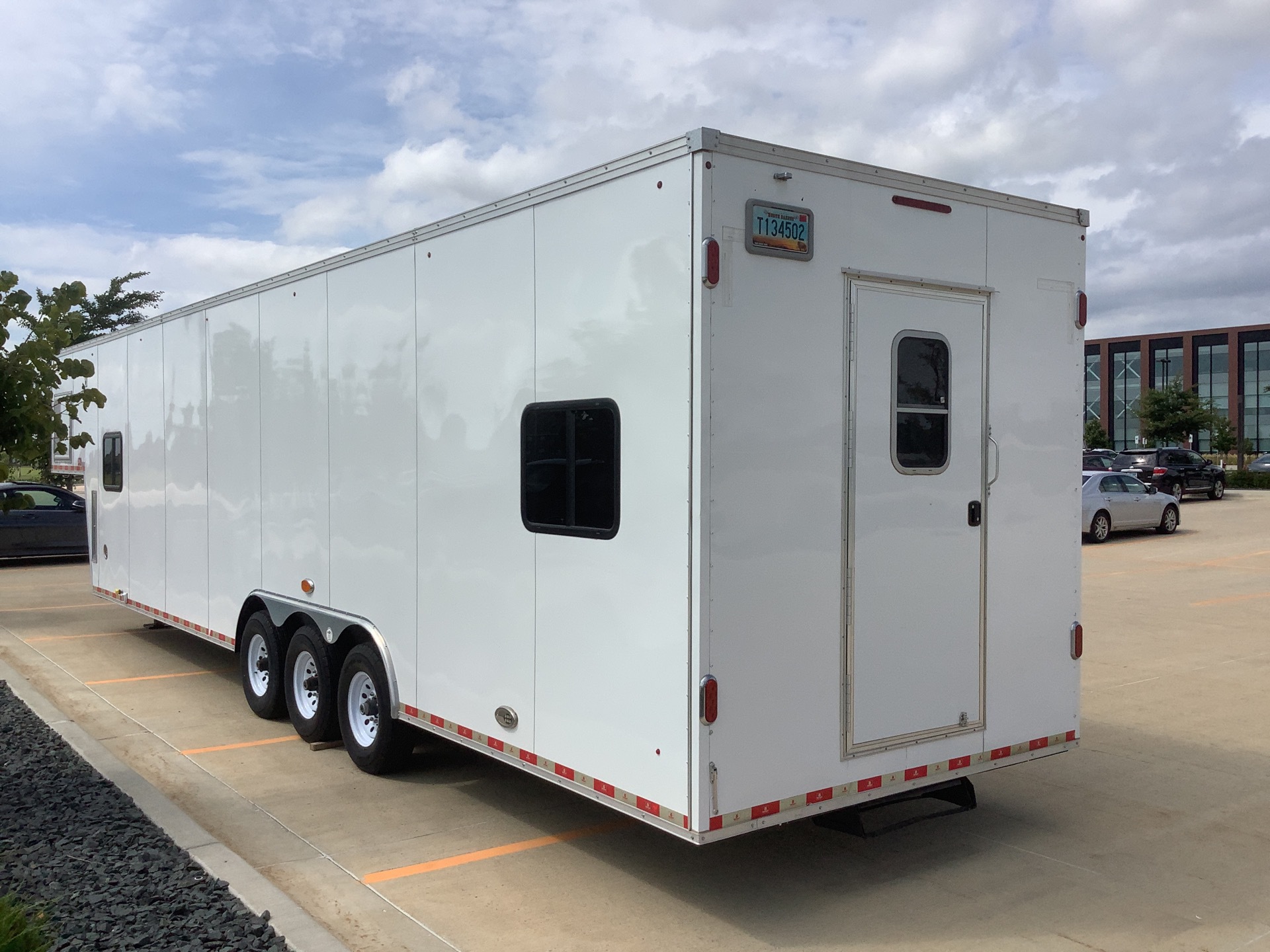 2016 United Trailers FD-306 Tri/A Mobile Office