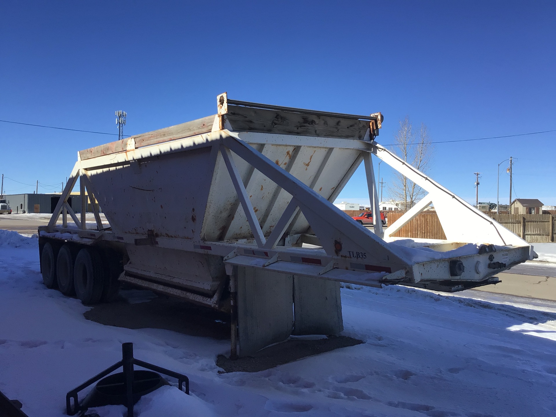 1995 Ranch Manufacturing Tri/A Belly Dump Trailer