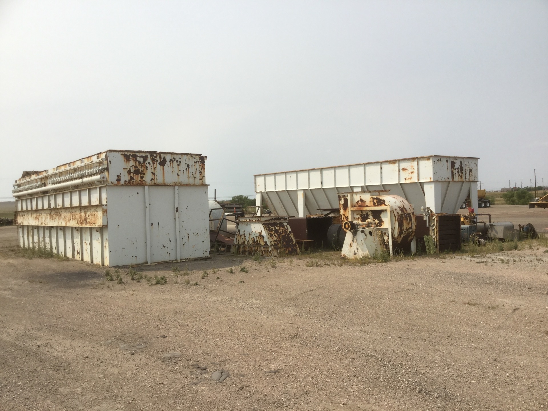 Bag House w/ 1997 Wabash Van Trailer