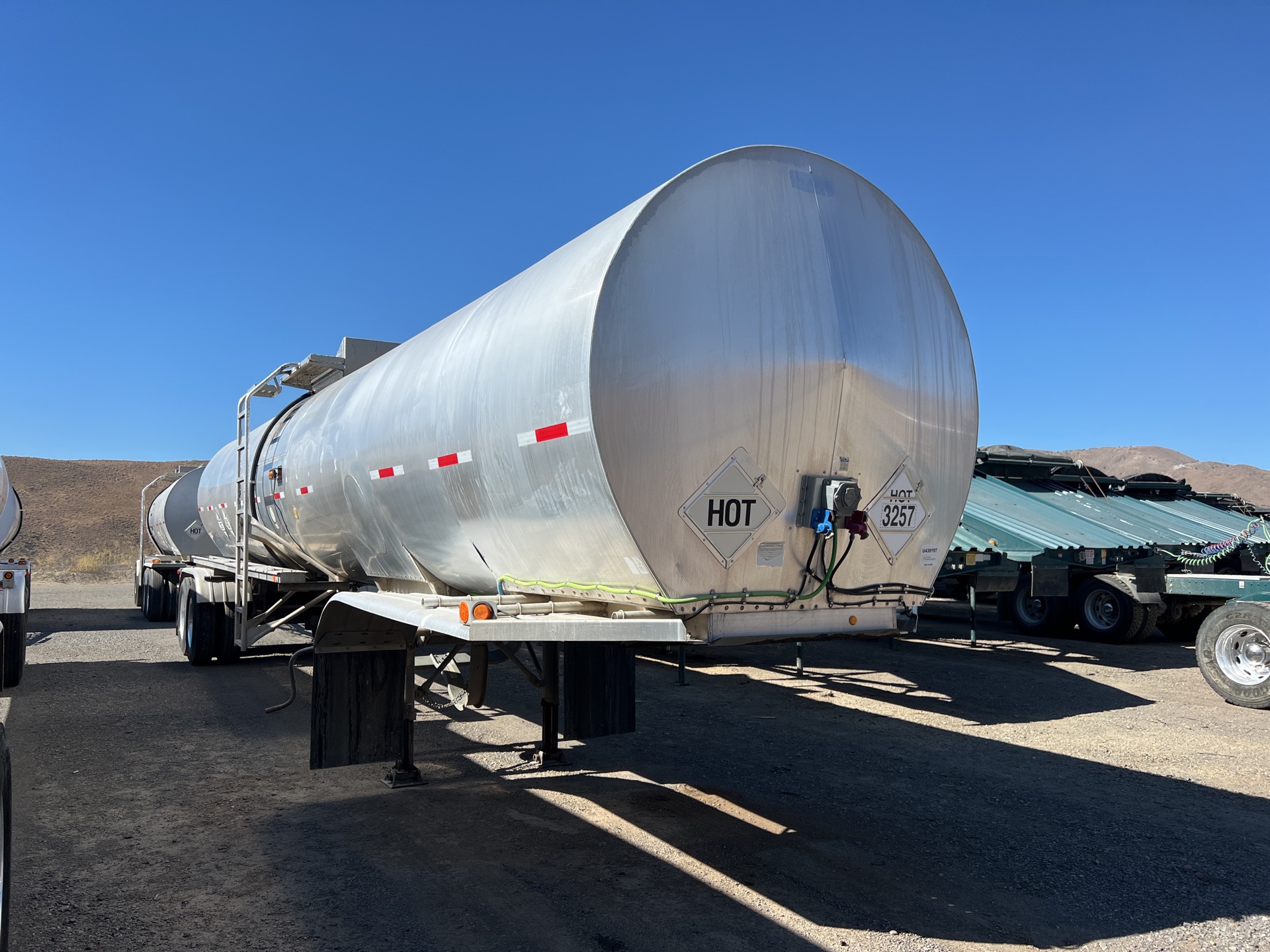 1999 Polar ARJH7500-1 T/A 7500 gal Asphalt Tank Trailer