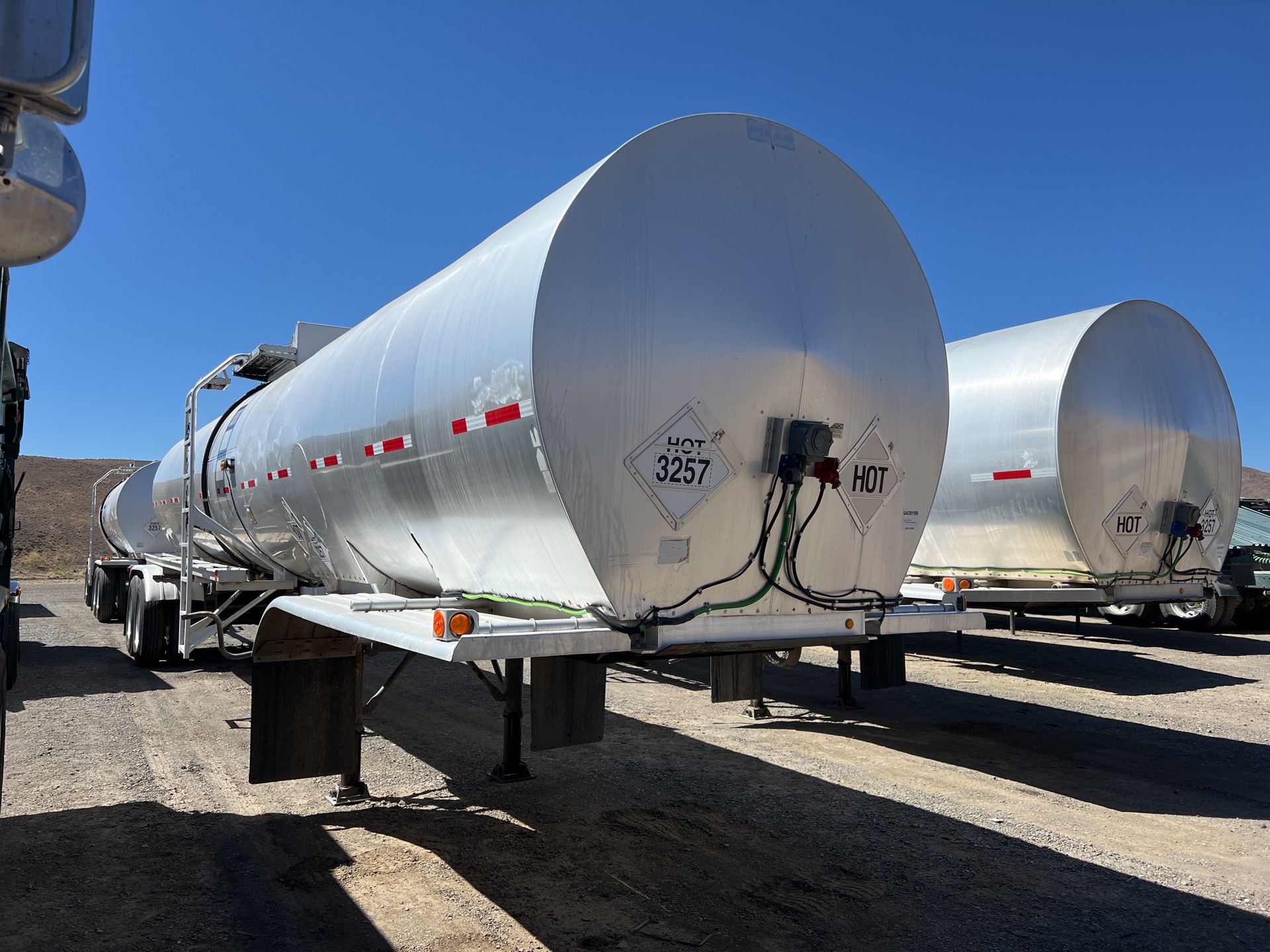 1999 Polar ARJH7500-1 T/A 7500 gal Asphalt Tank Trailer