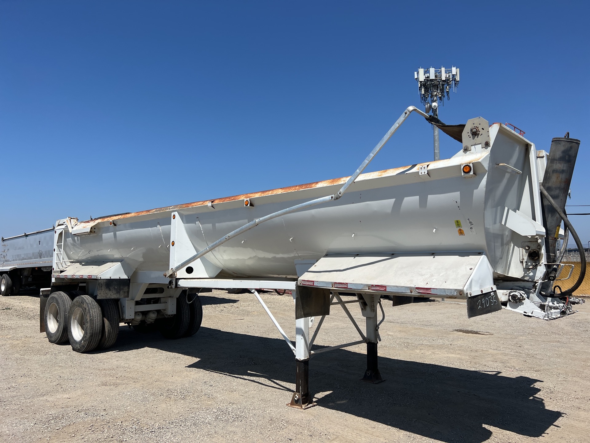 Espin 32 ft T/A End Dump Trailer