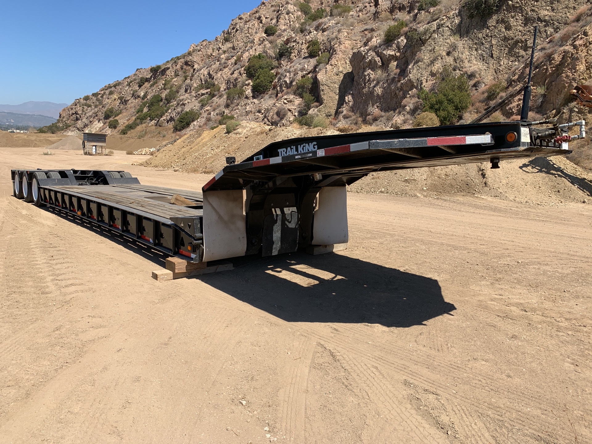 1999 Trail King TK110HDG-503 24 ft Tri/A Removable Gooseneck Lowboy Trailer