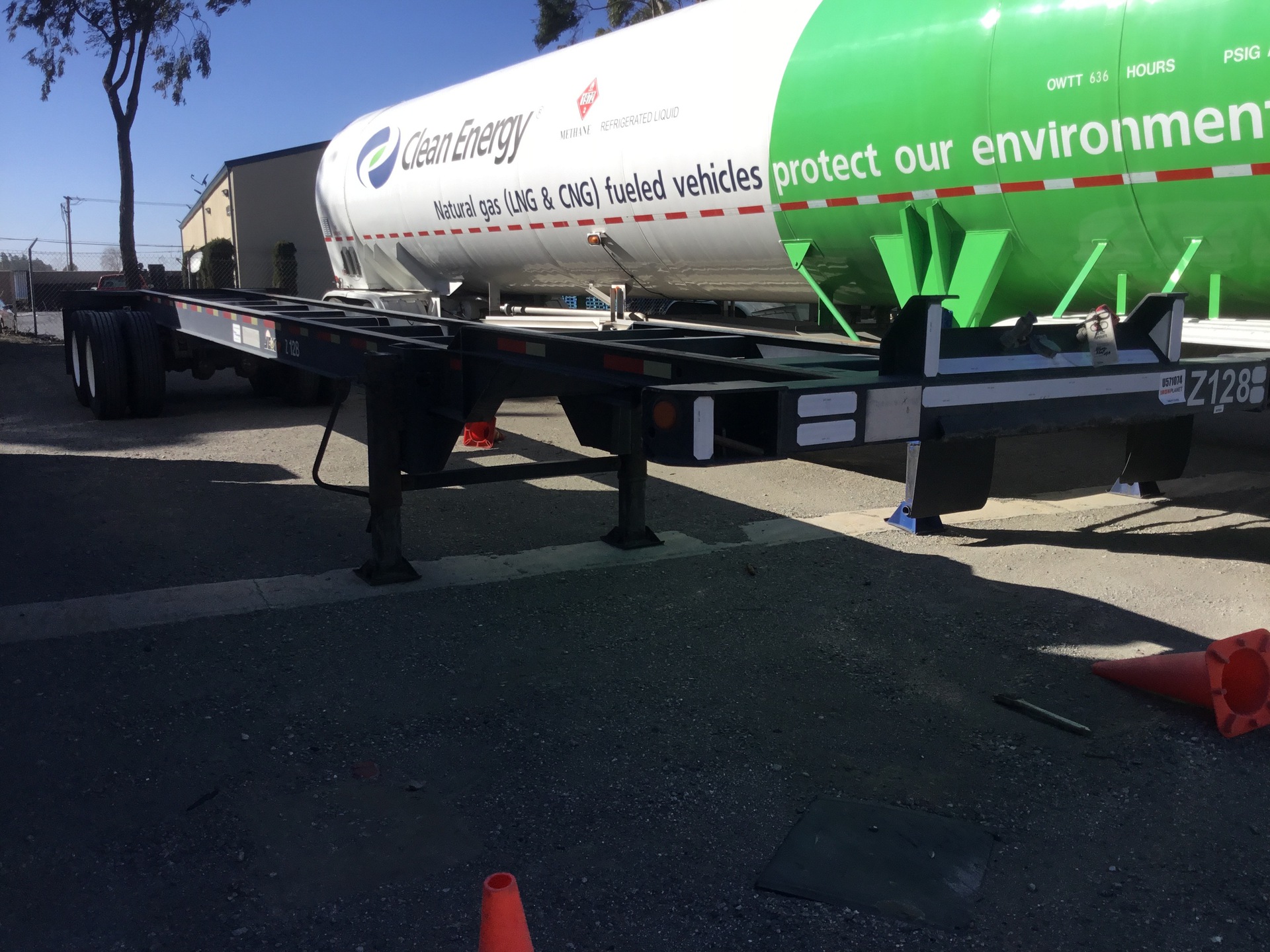 2002 Chassis King  40 ft 8 in x 96 in T/A Container Trailer