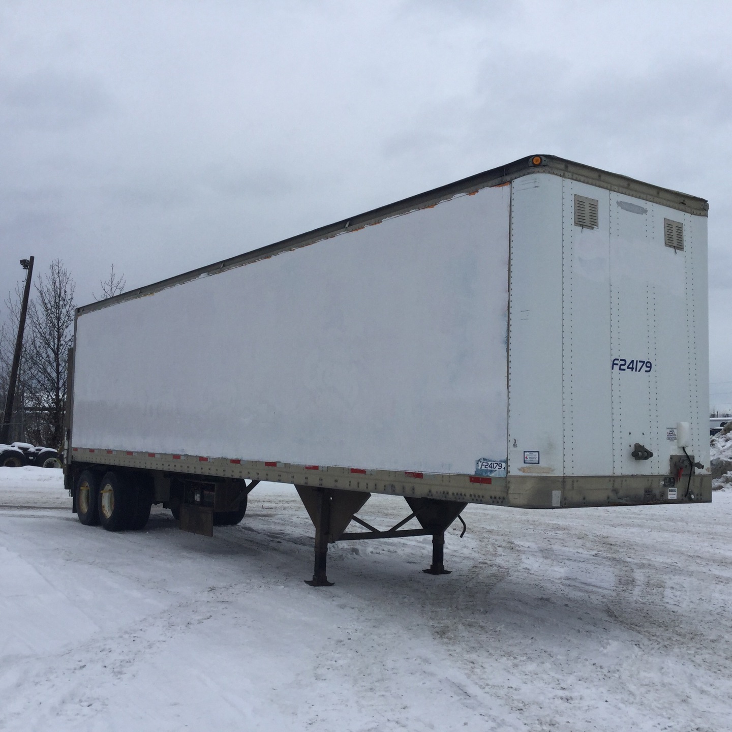 1999 65000 lb T/A Trim/Van Trailer