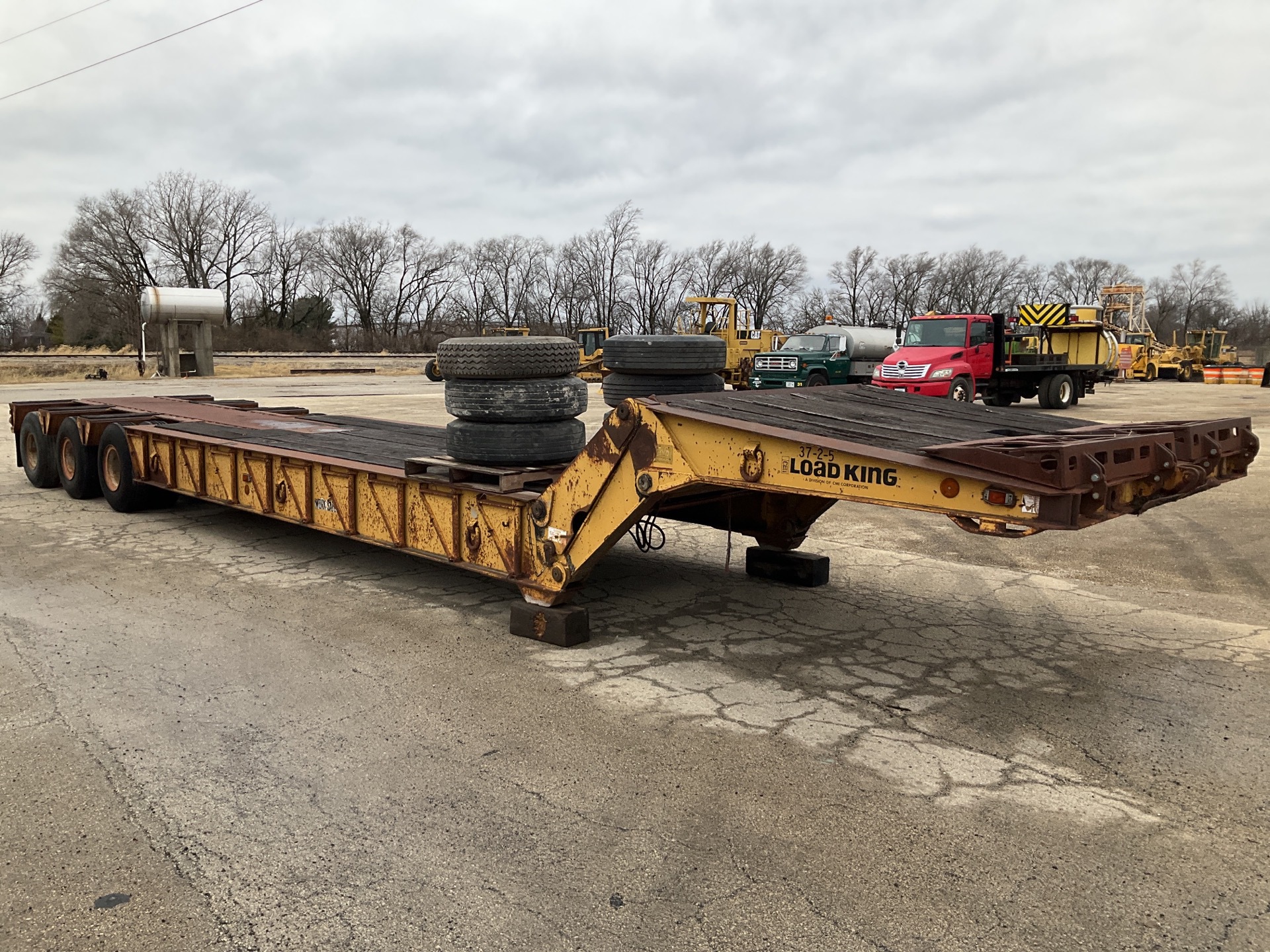 1985 Load King Tri/A Lowboy Trailer