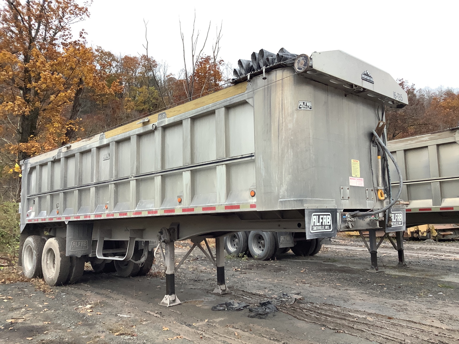 2004 Alfab 30 ft T/A End Dump Trailer