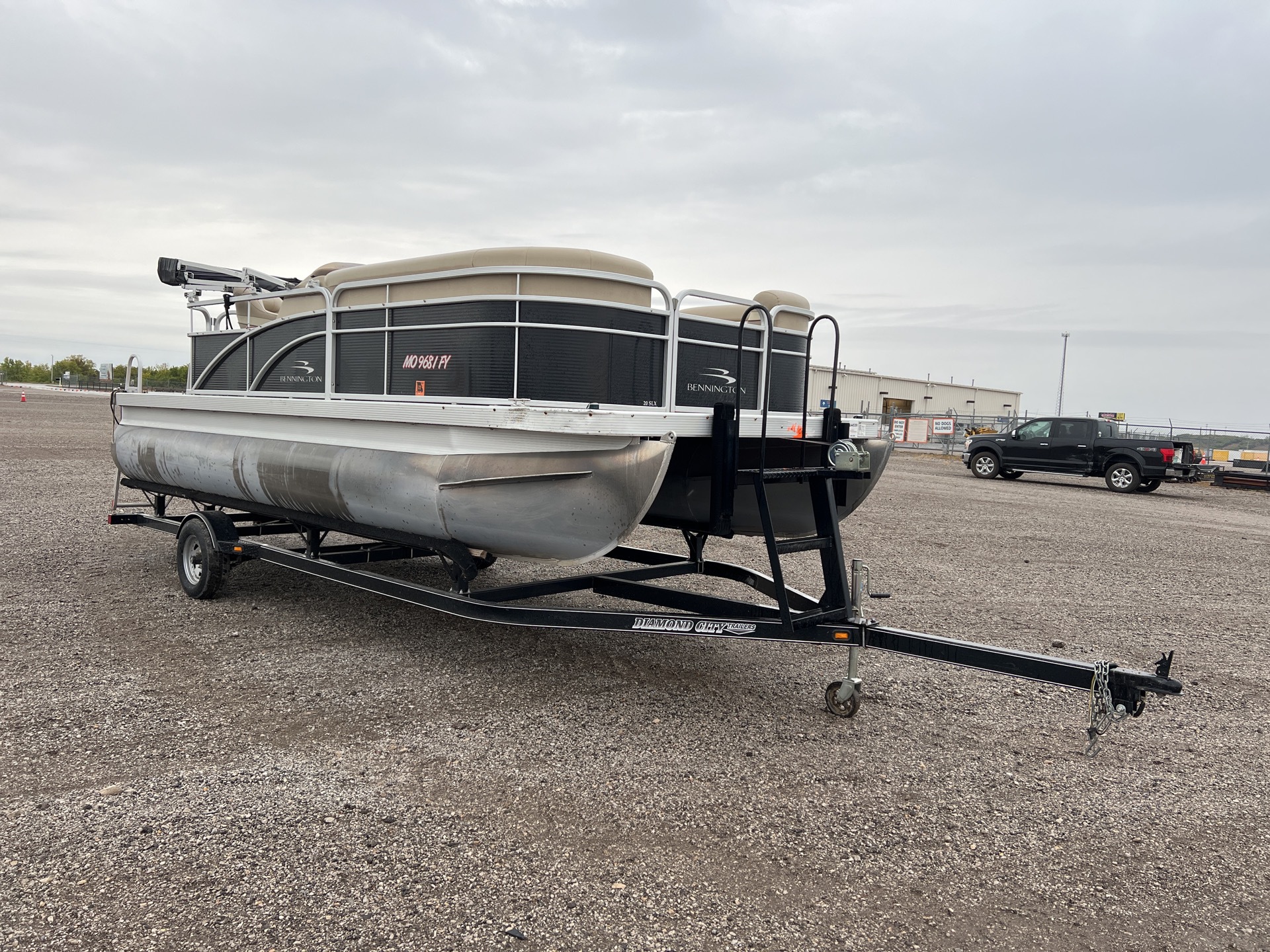 2013 Bennington 20SLX Pontoon Boat w/ 2013 Diamond City S/A Trailer