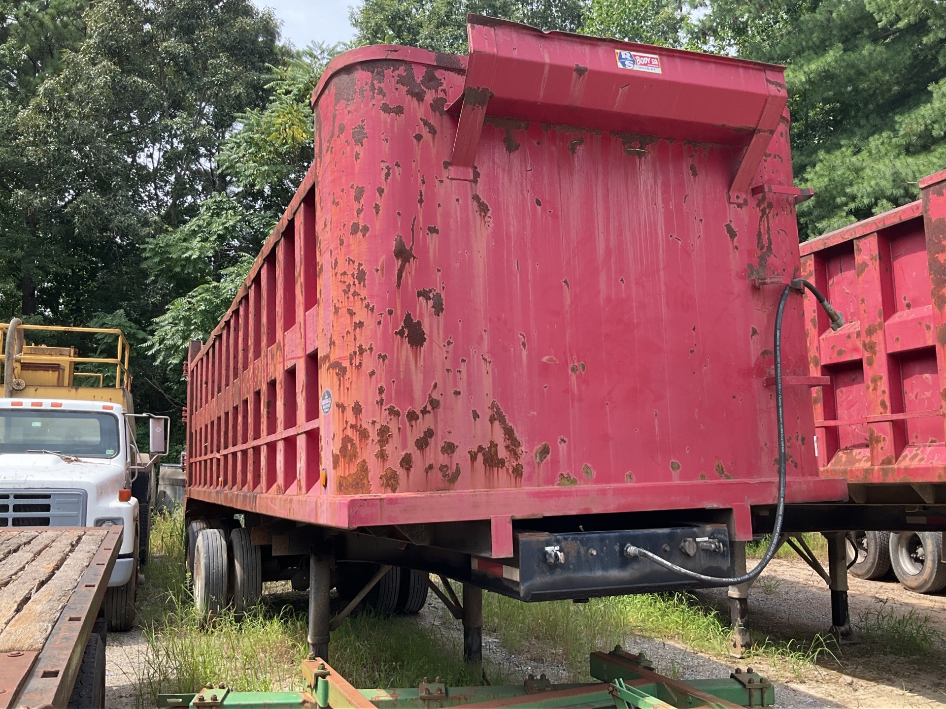 2000 R & S 28 Ft T/A End Dump Trailer