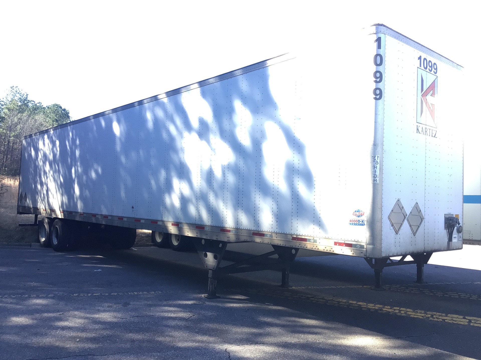 2011 Utility VS2DX 53 ft T/A Van Trailer