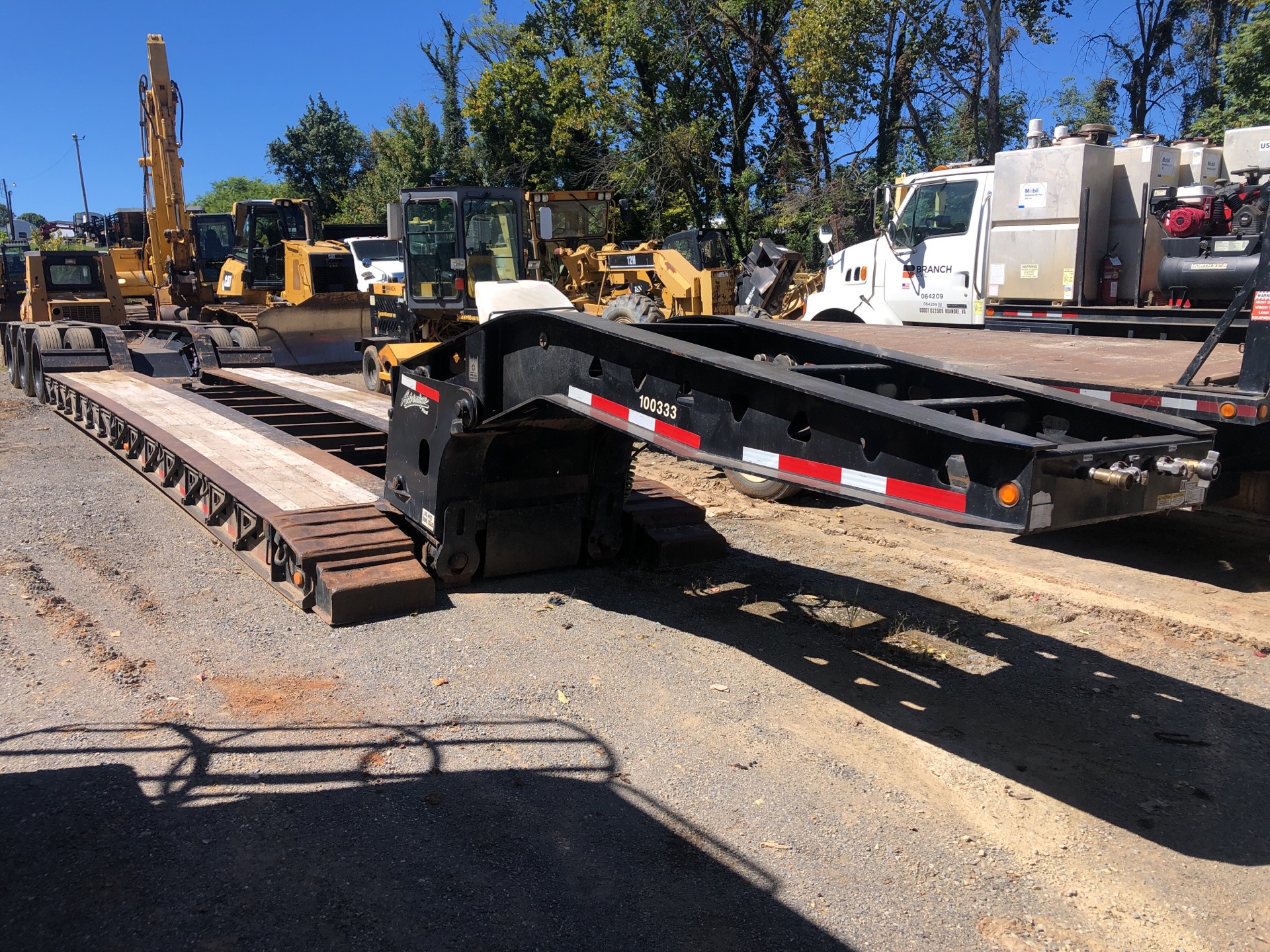 2013 Trail King TK110HDG+533 131940 lb 25 ft Tri/A Removable Gooseneck Lowboy Trailer